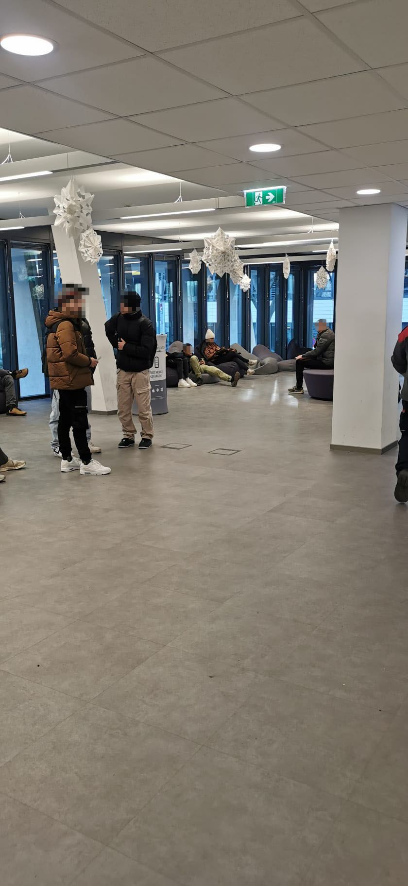 Die Inneneinrichtung im U25-Zentrum des AMS gefällt nicht allen Kunden.