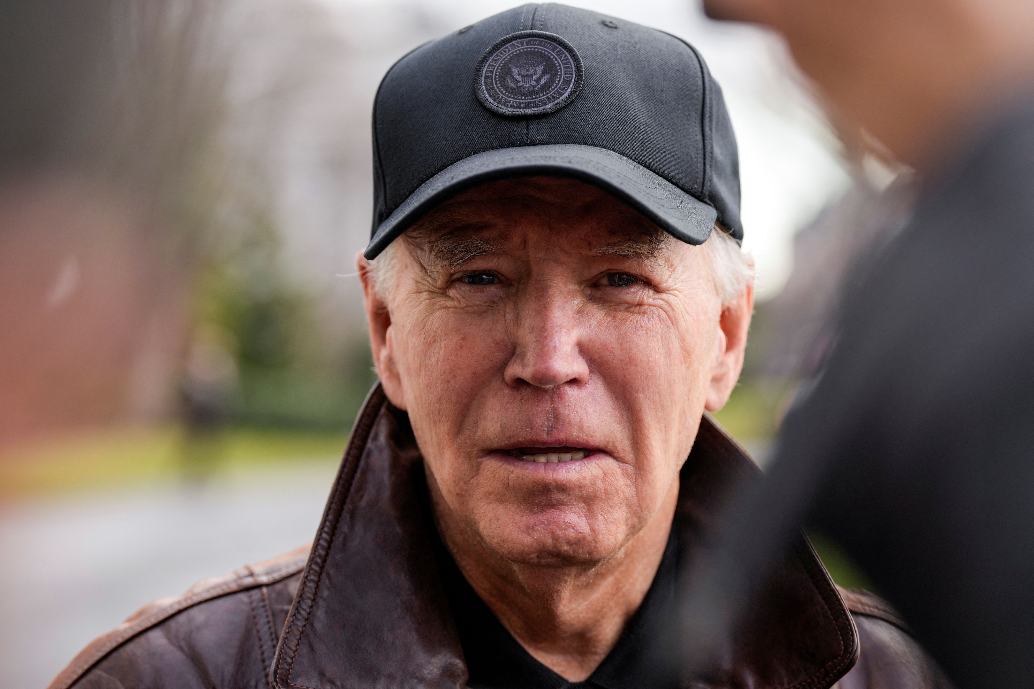 Biden hatte bereits Ende Oktober beim US-Kongress ein 105 Milliarden US-Dollar schweres Hilfspaket mit Unterstützung für die Ukraine und Israel beantragt. 