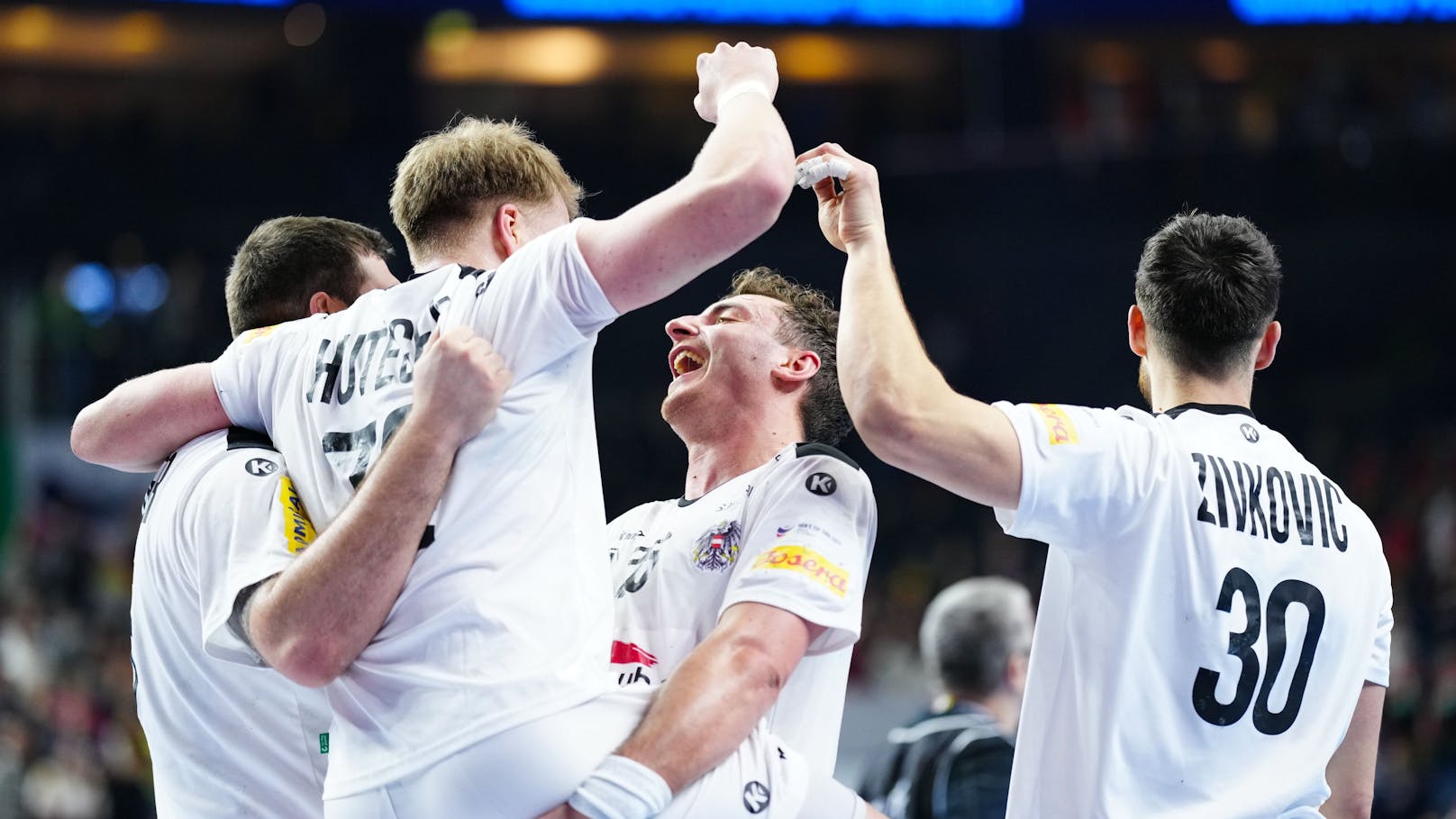 Österreichs Handball-Herren feiern.