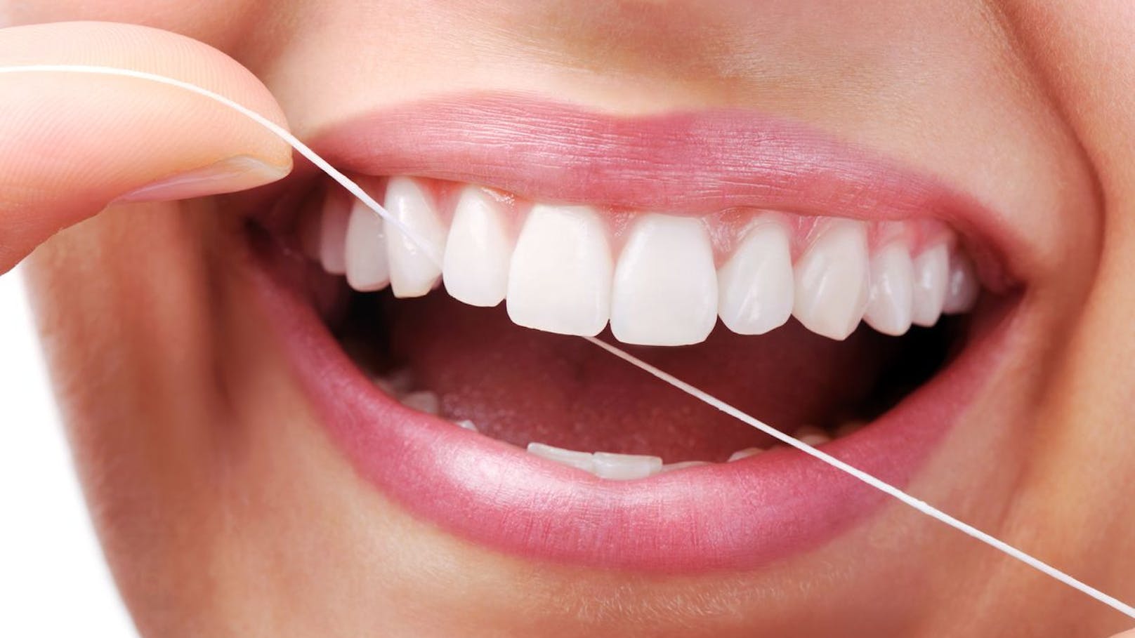 Expertin klärt auf: So verwendest du Zahnseide richtig