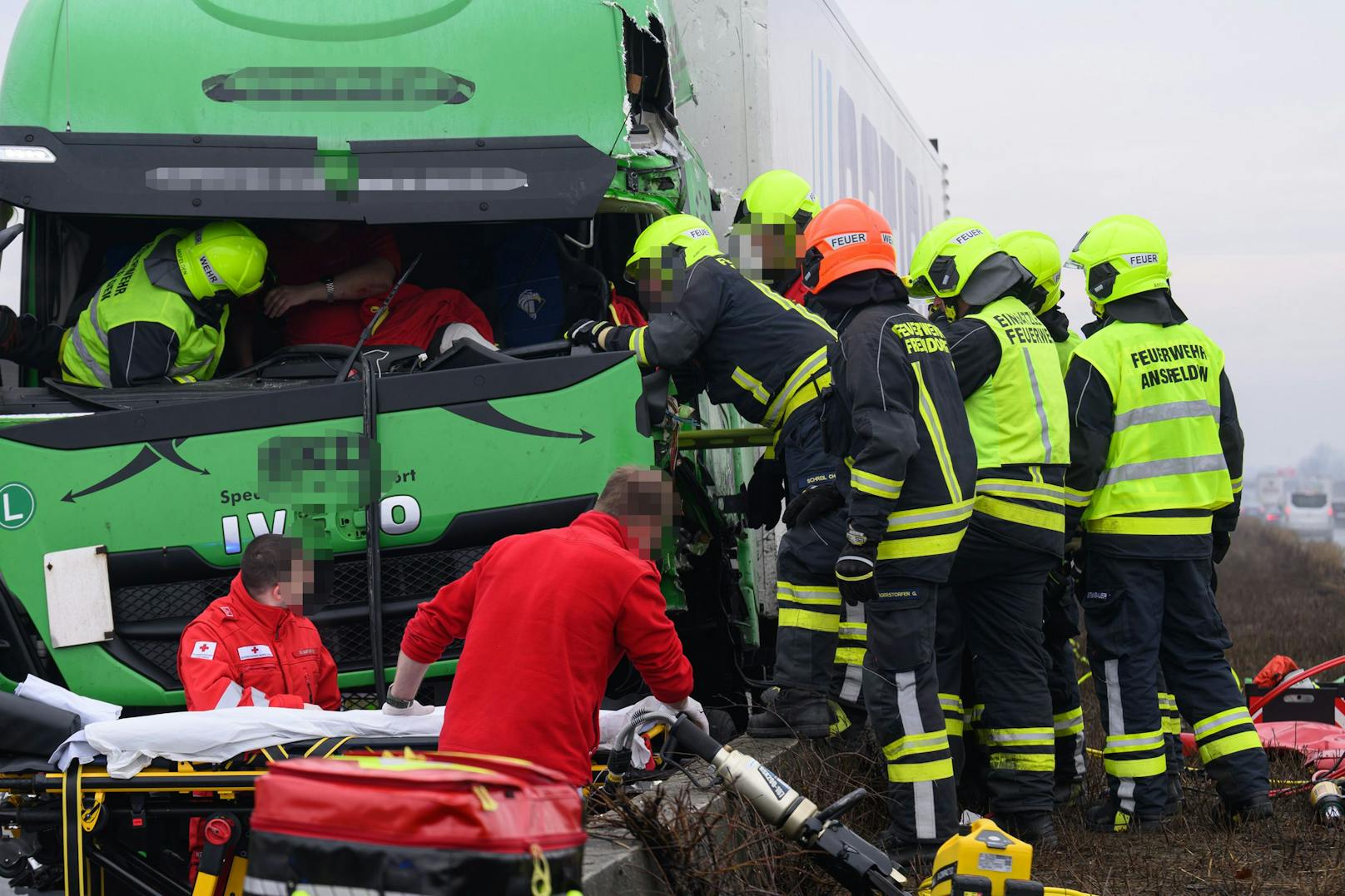 Auf der Westautobahn ist es am Donnerstag zu einem schweren Unfall gekommen.