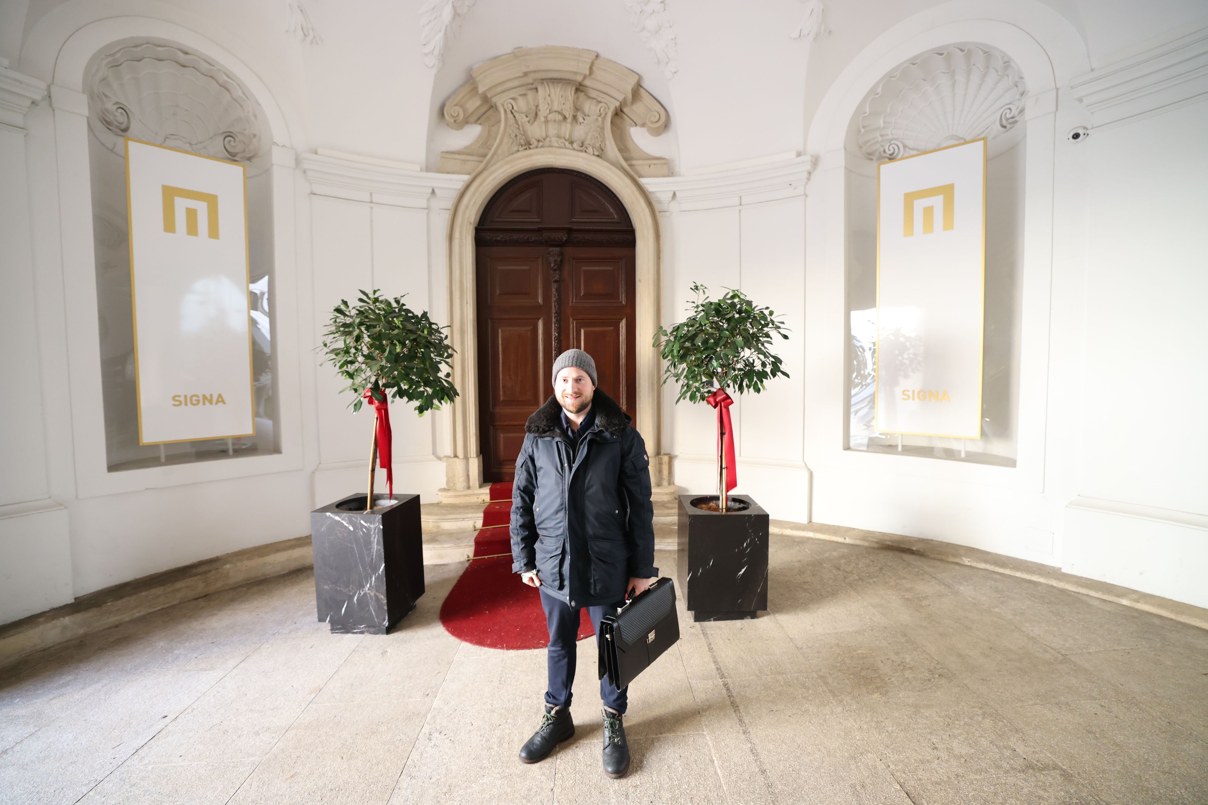 Heute.at - Beim Pleite-Benko im Büro – zu Besuch im Signa-Reich