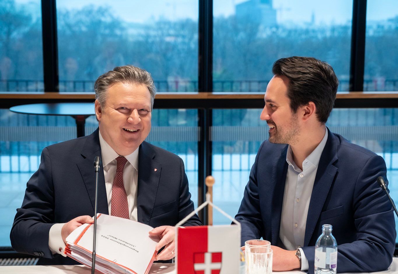 Wiens Bürgermeister Michael Ludwig (SPÖ) und VIze-Stadtchef Christoph Wiederkehr (Neos) beim Start der Klausur im Wien Museum.