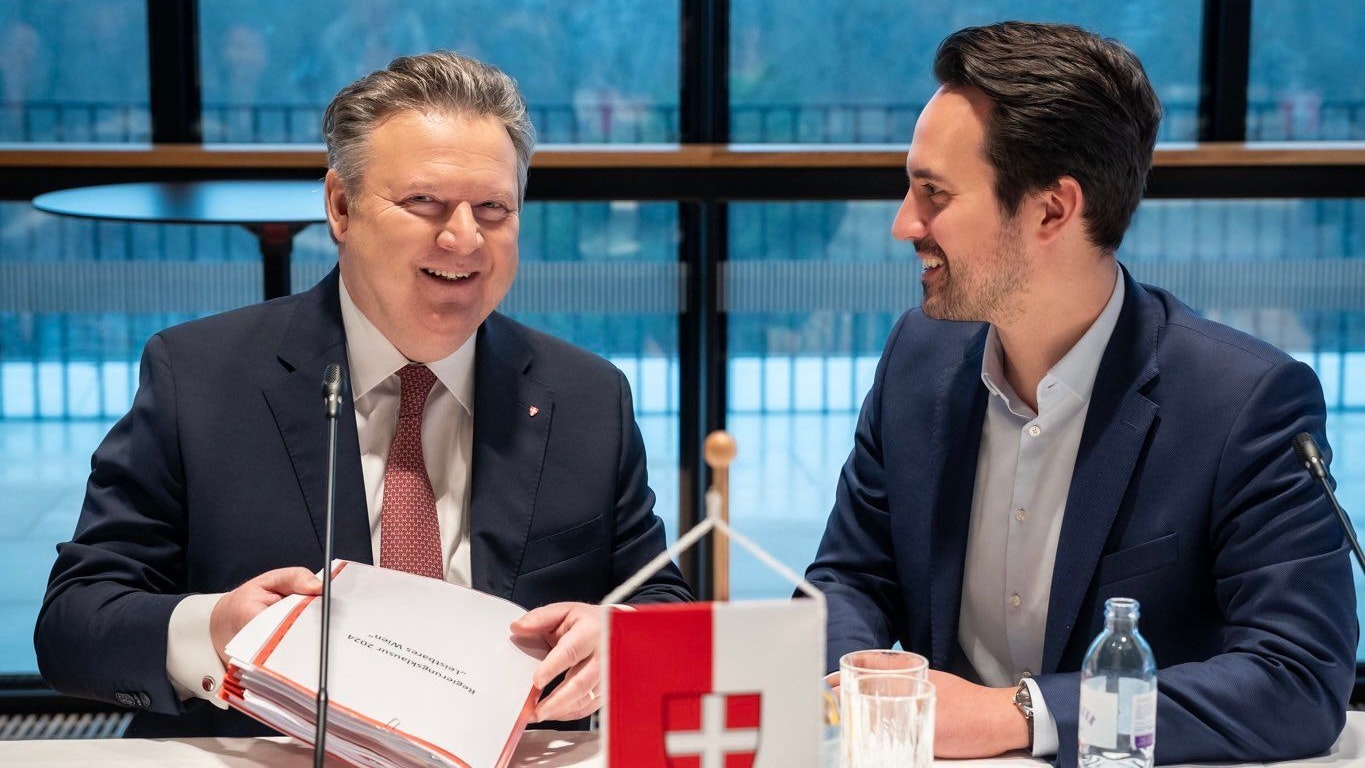 Wiens Bürgermeister Michael Ludwig (SPÖ) und VIze-Stadtchef Christoph Wiederkehr (Neos) beim Start der Klausur im Wien Museum.