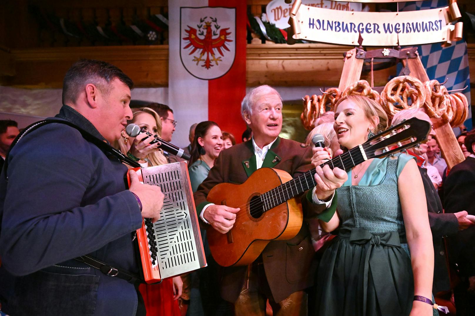 Zünftige Hüttengaudi bei der Weißwurst-Party - die besten Fotos