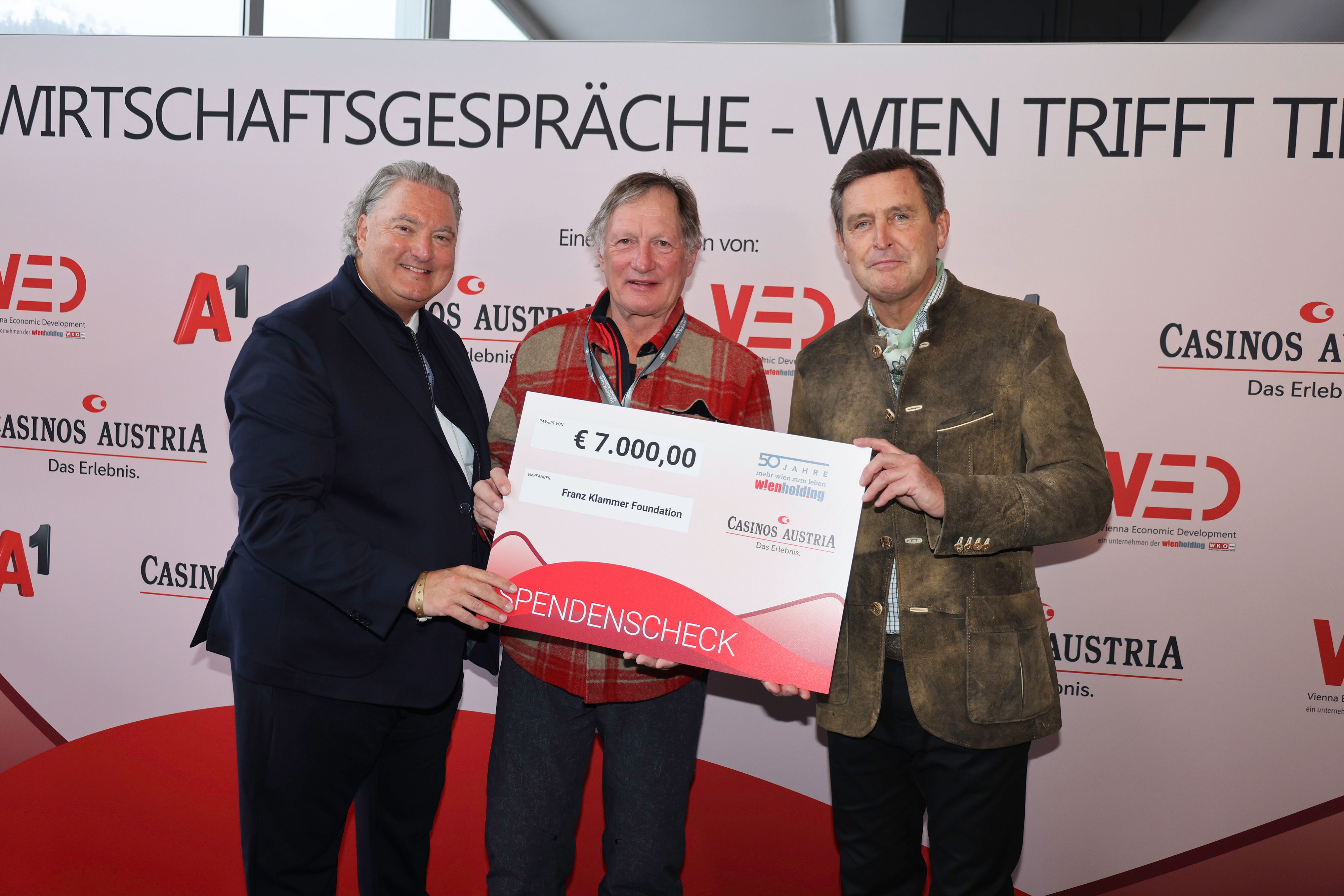 Erwin van Lambaart, Generaldirektor Casinos Austria (links), Franz Klammer, Olympiasieger (Mitte) und Peter Hanke, Stadtrat für Finanzen & Wirtschaft, Wien (rechts).
