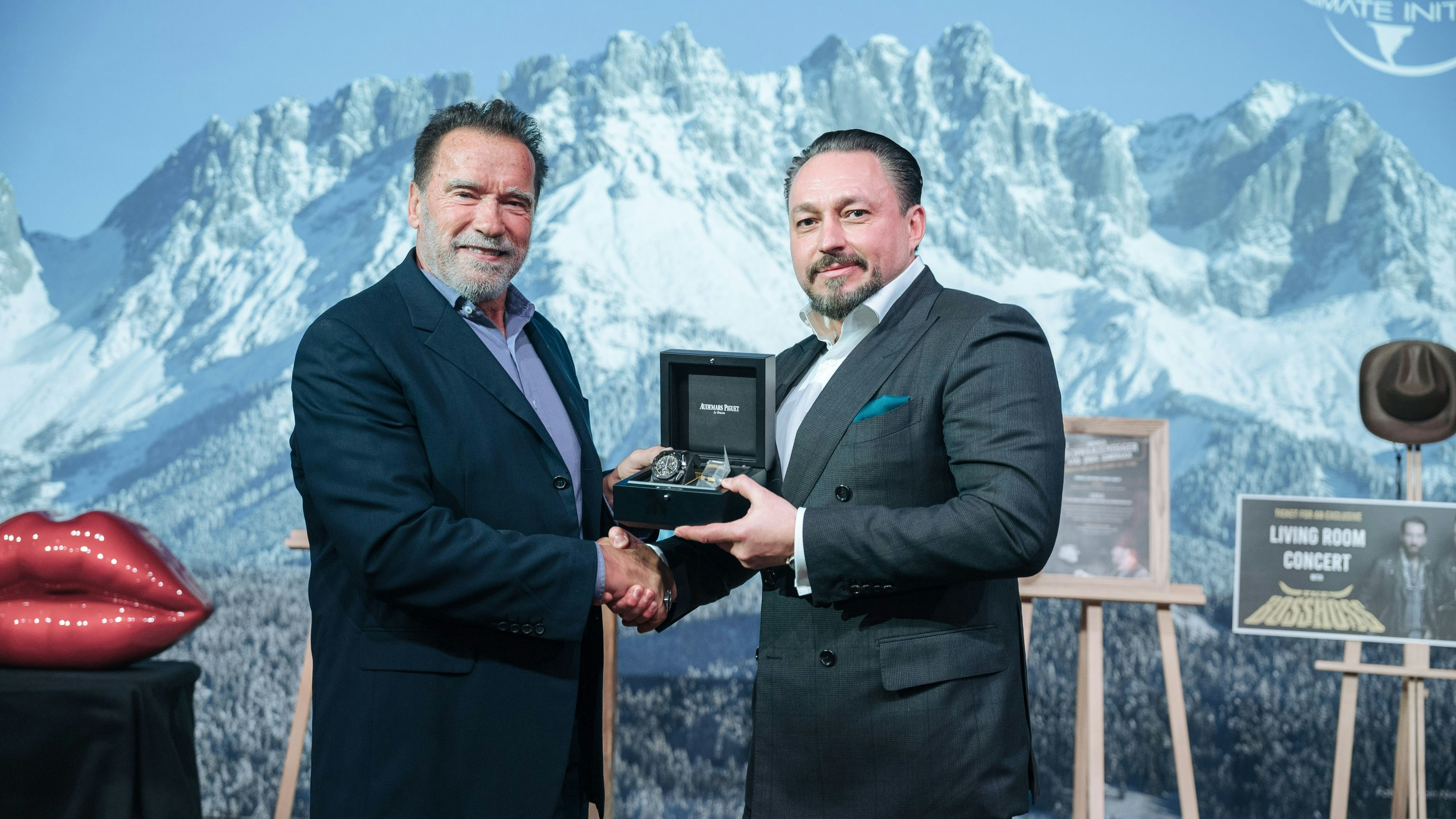 Arnold Schwarzenegger übergab seine Uhr an Klemens Hallmann