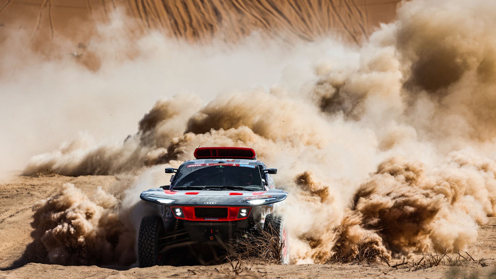 Audi gewinnt mit E-Antrieb die berühmte Rallye Dakar
