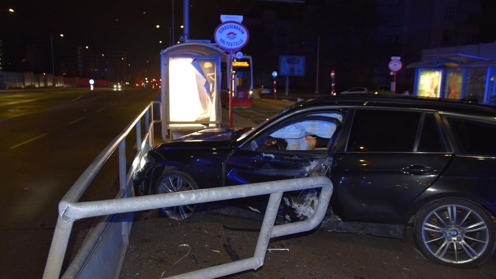 BMW-Besitzer stieg vor Todes-Crash aus eigenem Auto aus