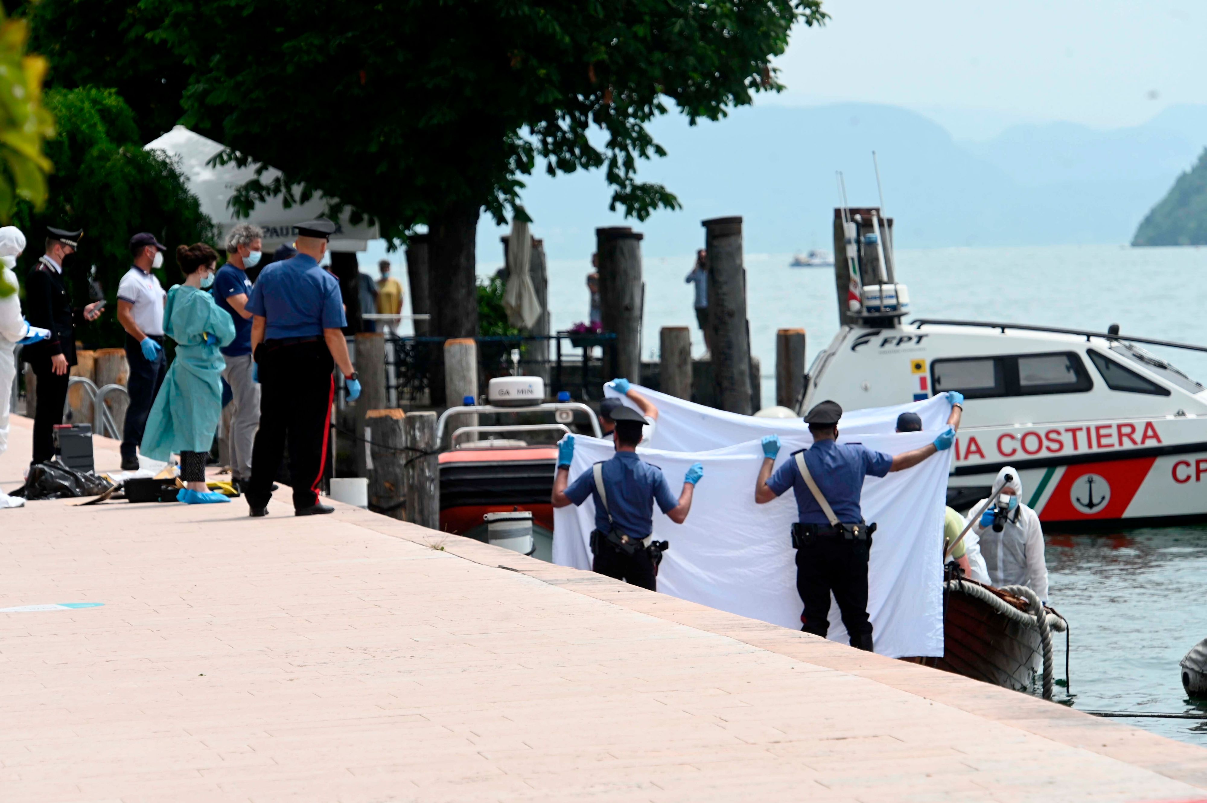 Die beiden Männer sollen mit ihrem Motorboot über den Gardasee gerast sein und dabei ein Holzboot gerammt haben.