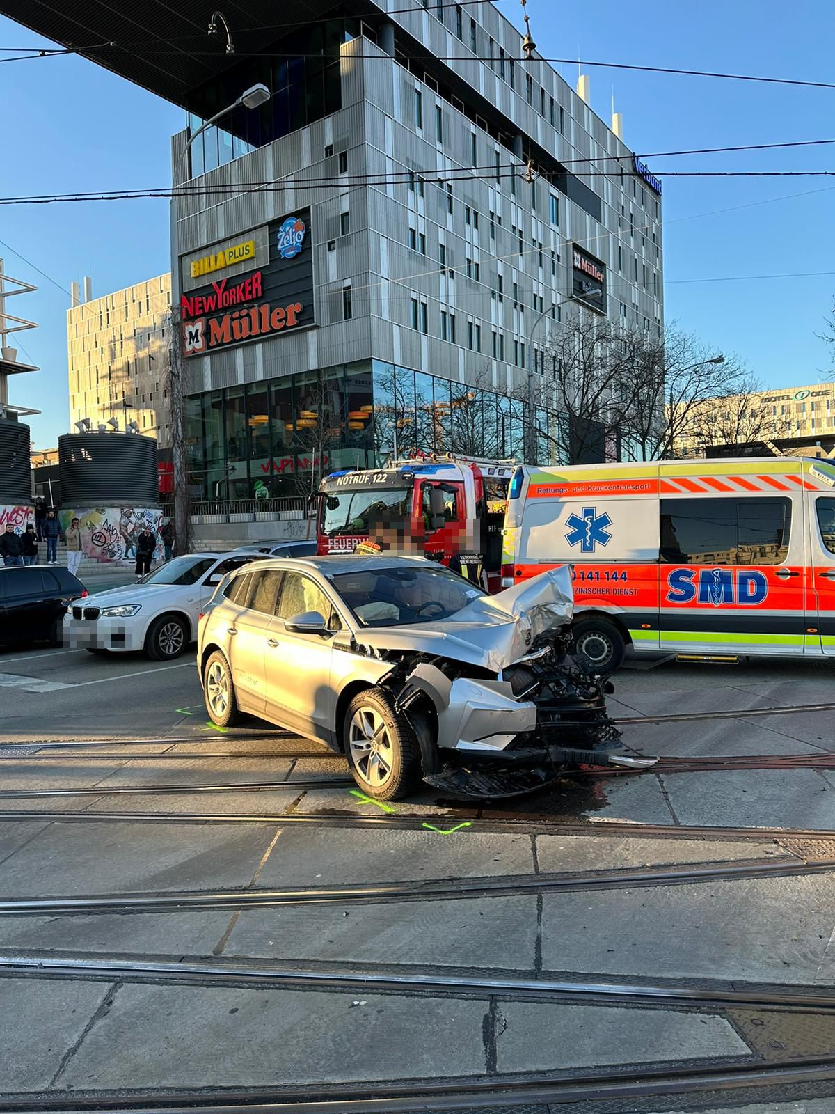 Die Feuerwehr, Polizei sowie der Sozialmedizinische Dienst waren rasch vor Ort.