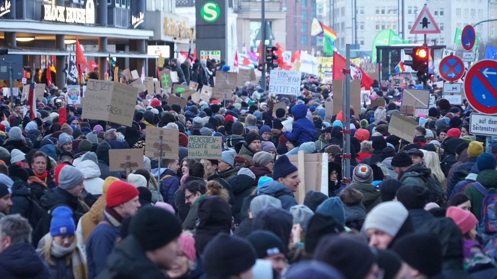 Am Wochenende sind in ganz Deutschland 90 weitere Demonstrationen gegen Rechtsextremismus geplant.