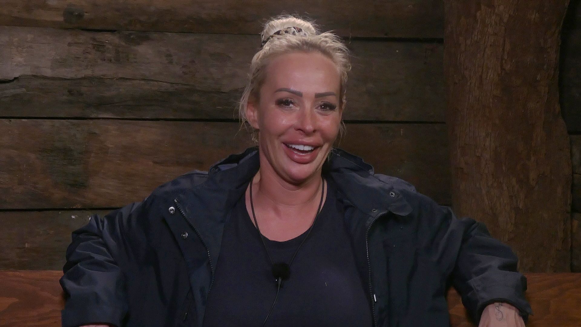 Hier strahlte Cora Schumacher noch, als sie über den Komiker sprach.