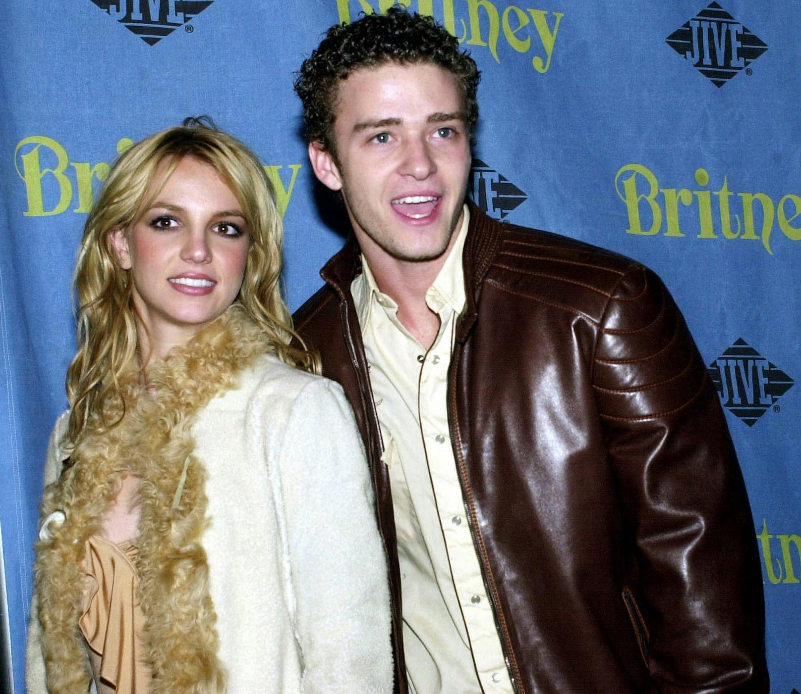 Justin Timberlake lernte Britney Spears 1992 "Mickey Mouse Club" kennen, sieben Jahre später kamen die Beiden offiziell zusammen. Ihre Beziehung hielt drei Jahre, damals galten sie als DAS Promi-Traumpaar schlechthin. Ihre Trennung zog sich groß durch alle Medien.