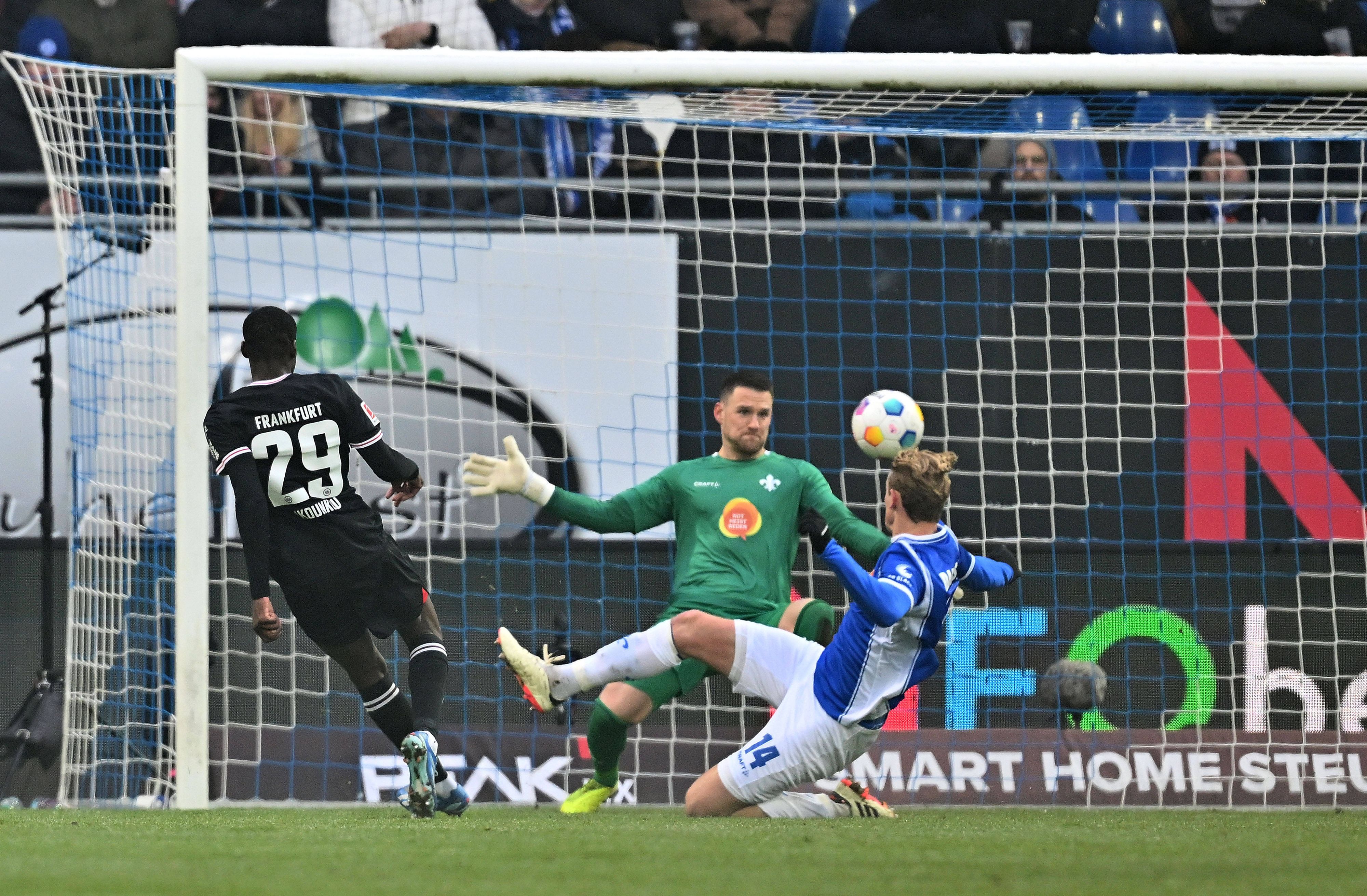 Christoph Klarer trifft für Darmstadt. 