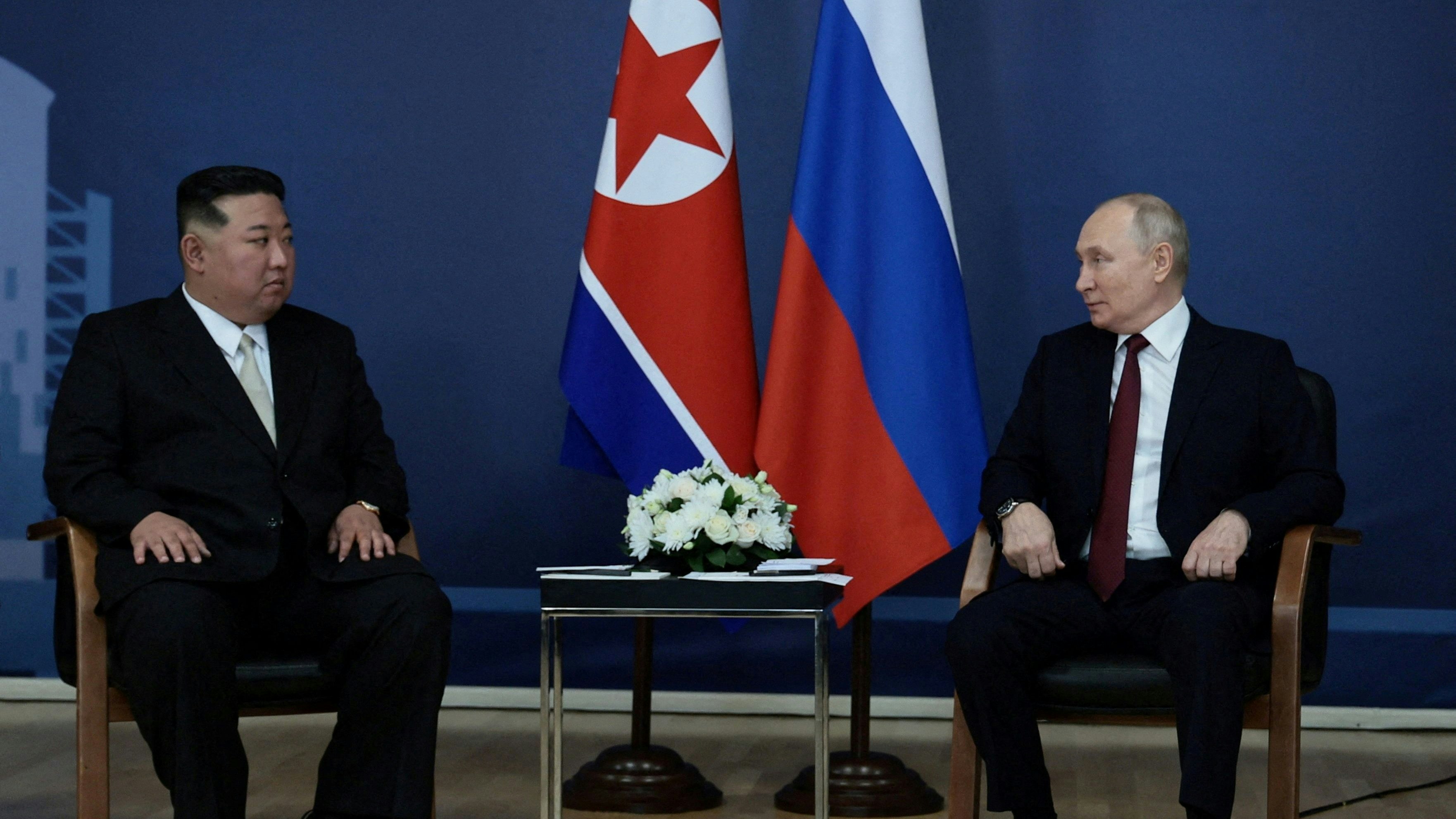 Kim Jong-un (l.) und Wladimir Putin (r.)