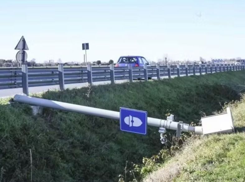 Eine unbekannte Täterschaft narrt die italienischen Einsatzkräfte. 