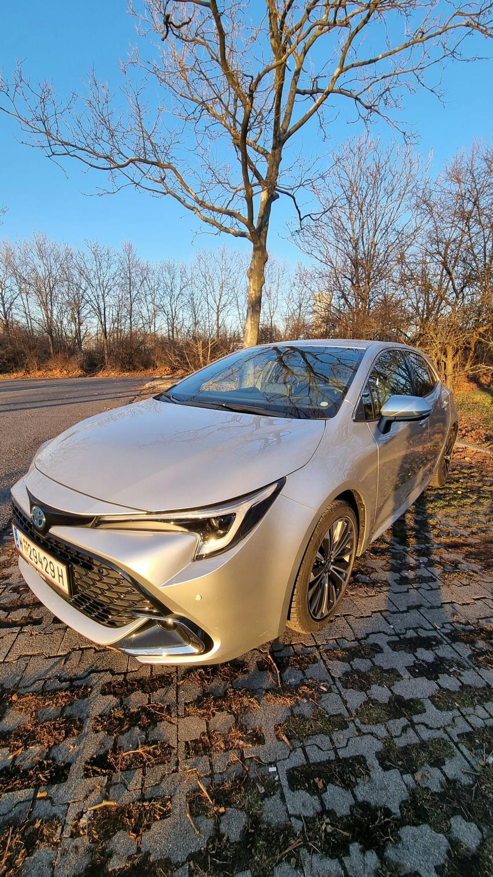 Sicherheit und Komfort liegen im Hause Toyota an oberster Stelle. Und genau dafür sorgen die weiterentwickelten Toyota Safety Sense Assistenzsysteme, die den Fahrer im Alltag unter die Arme greifen.