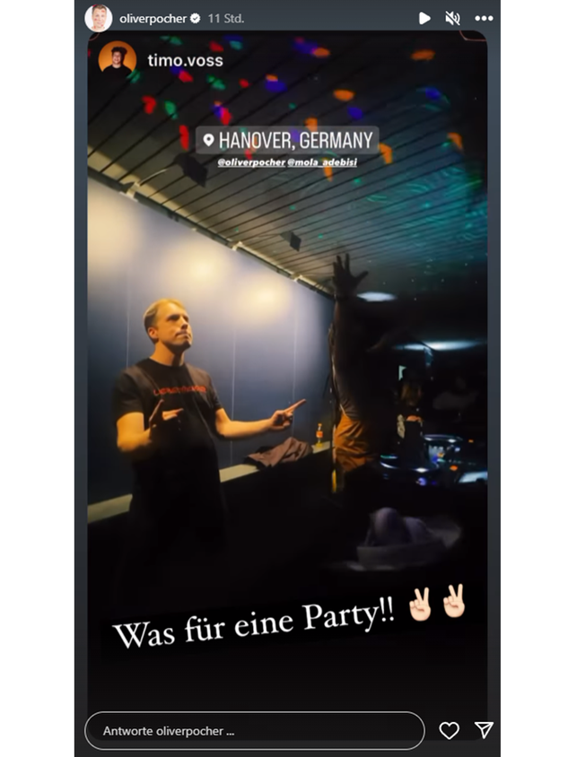 Oliver feierte danach ausgelassen in einem Club.