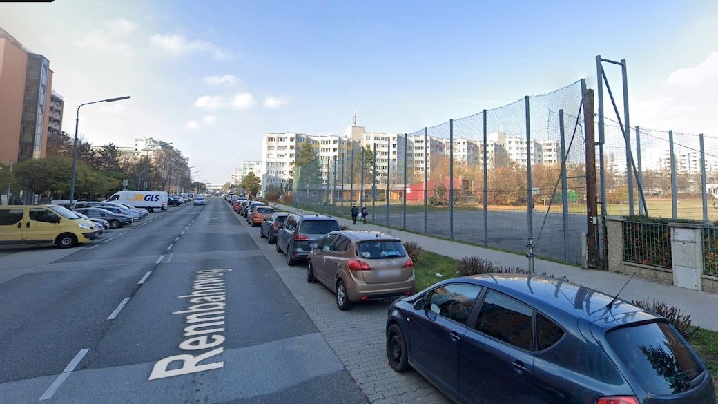 Hier am Rennbahnweg wird ein Radweg entstehen. Die Bauarbeiten machen einige Verkehrsmaßnahmen notwendig. 