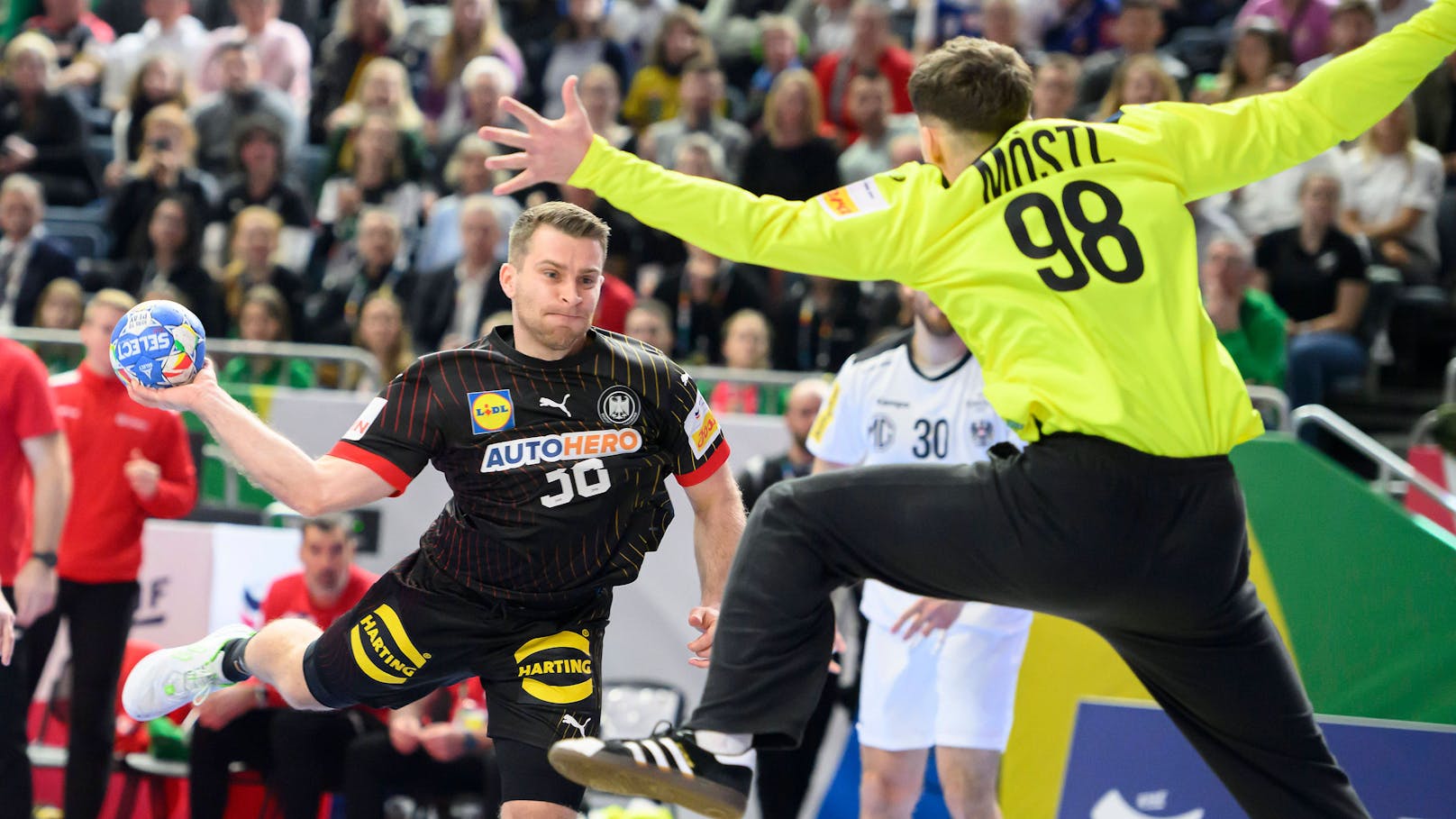 Handball-Held: "Spiele auch mit gebrochenem Arm"