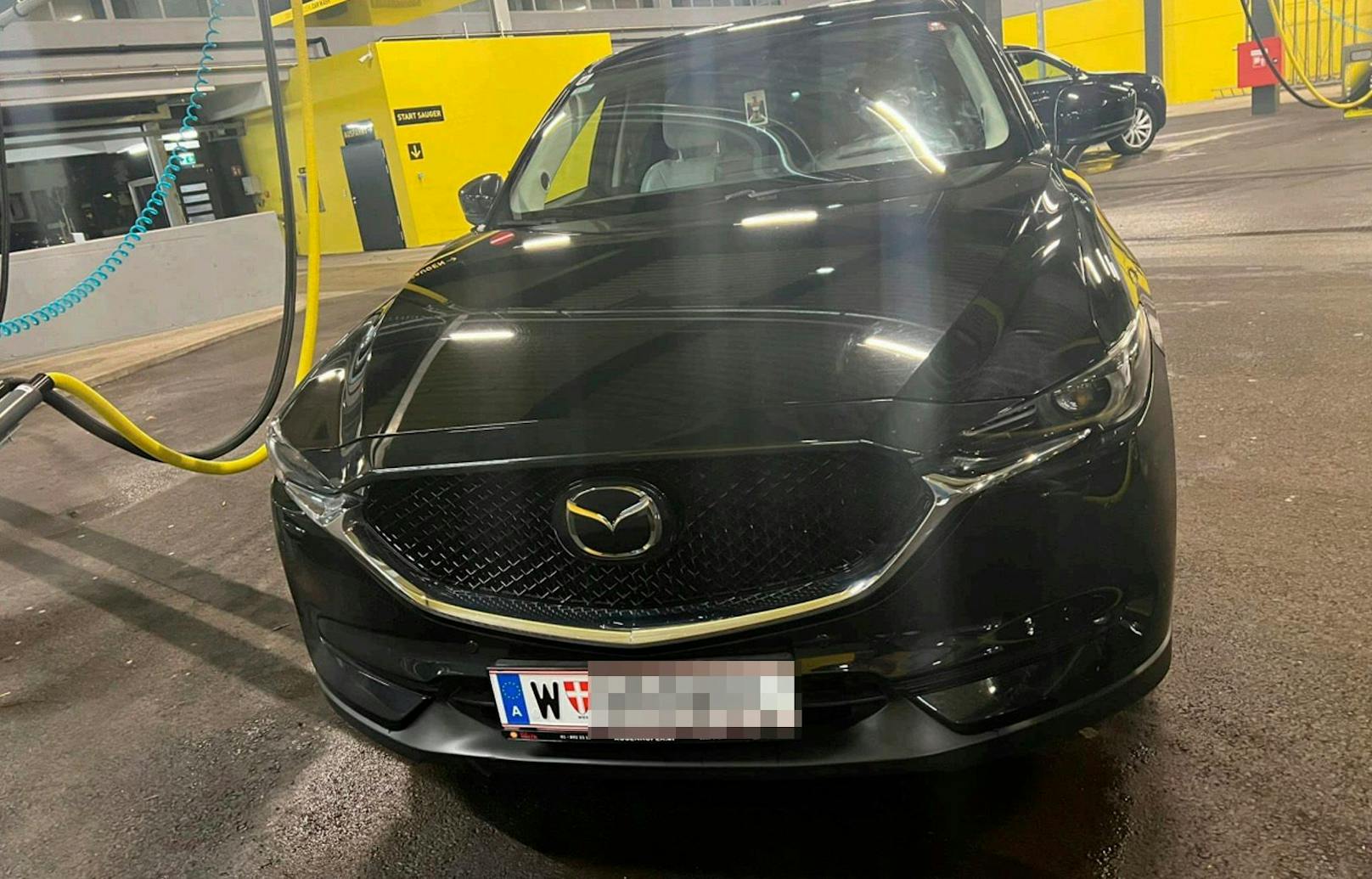 Der Mazda CX-5 kostete den Mann 25.000 Euro.
