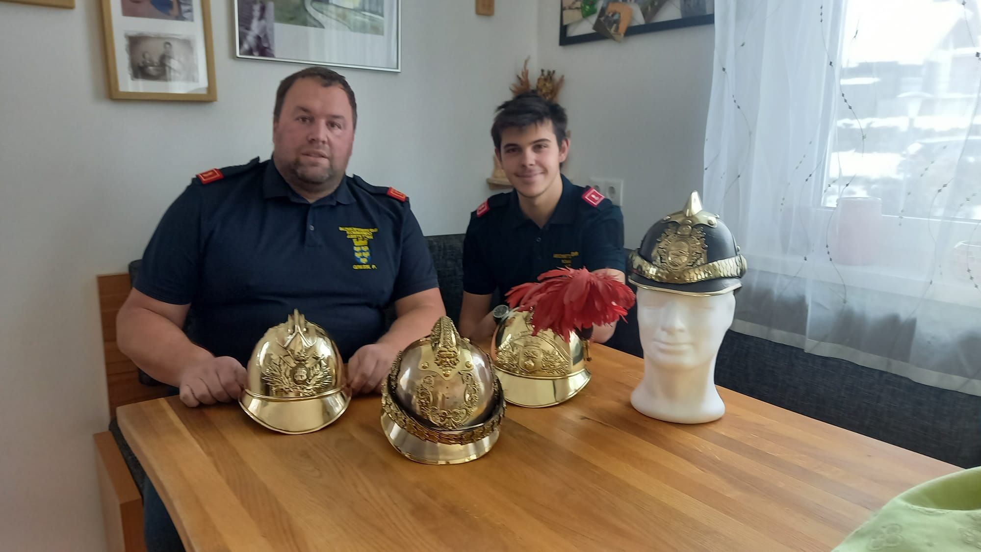 Peter Greßl und Julian Blaschek bei der Arbeit.