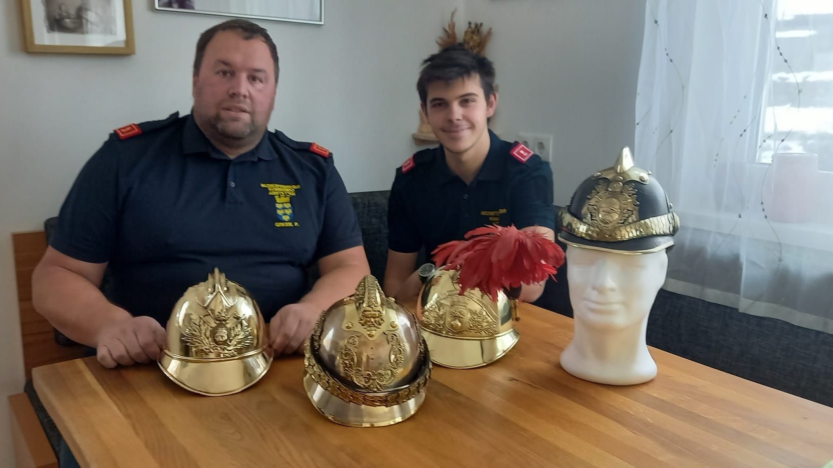 Peter Greßl und Julian Blaschek bei der Arbeit.