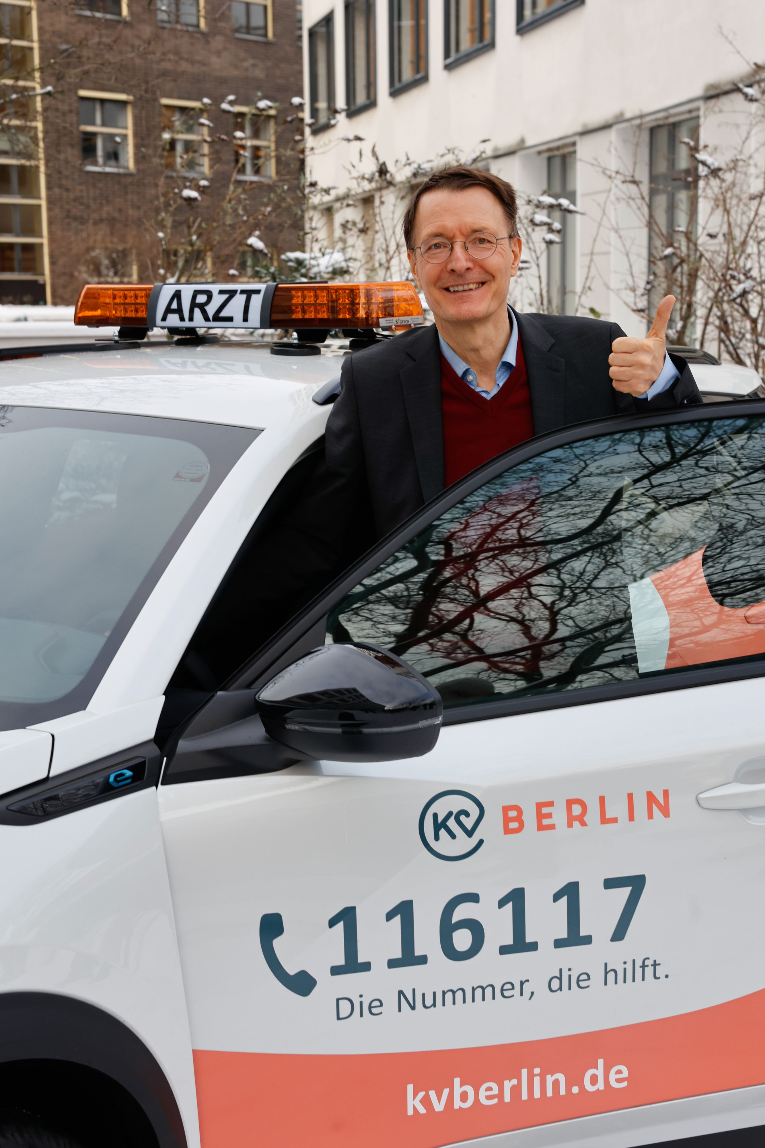 Der deutsche Bundesgesundheitsminister Karl Lauterbach ist nicht mehr Single.