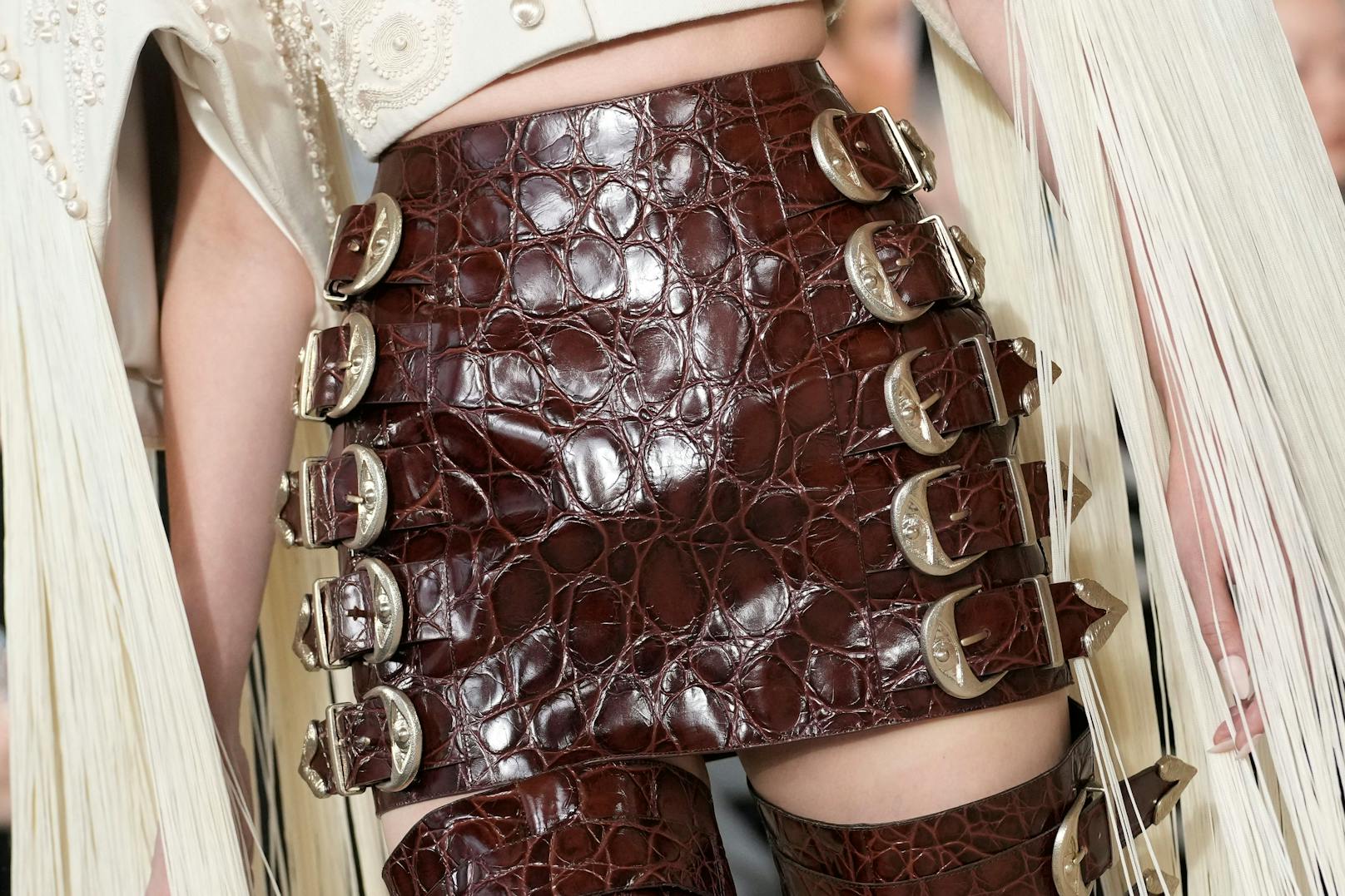 Schiaparelli's Haute Couture Frühjahr-Sommer 2024 Kollektion