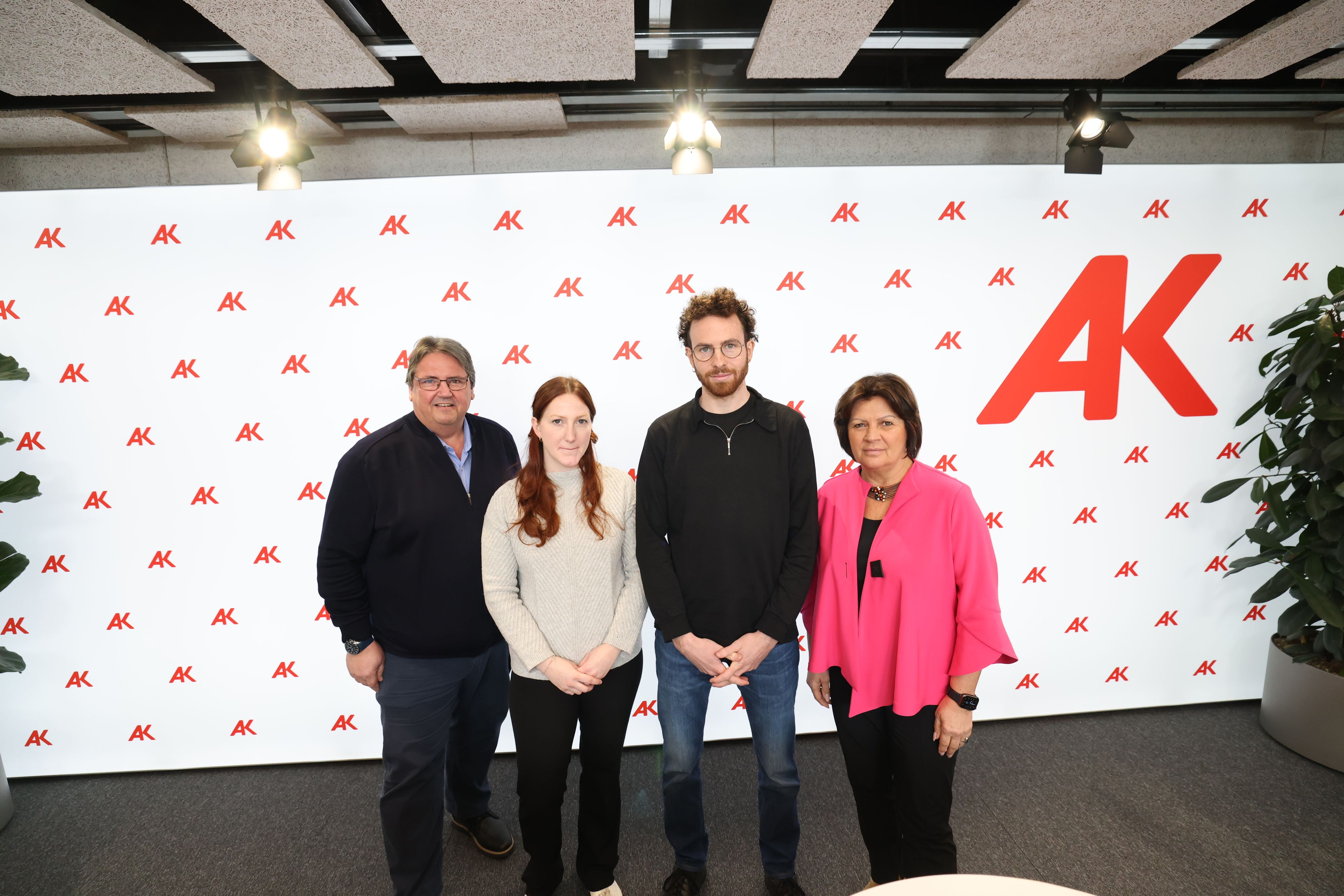 Abg. z. NR Josef Muchitsch (GBH-Bundesvorsitzender), Teresa Tausch (Fridays for Future), Fabian Hattendorf (System Change not Climate Change) und AK-Präsidentin Renate Anderl.