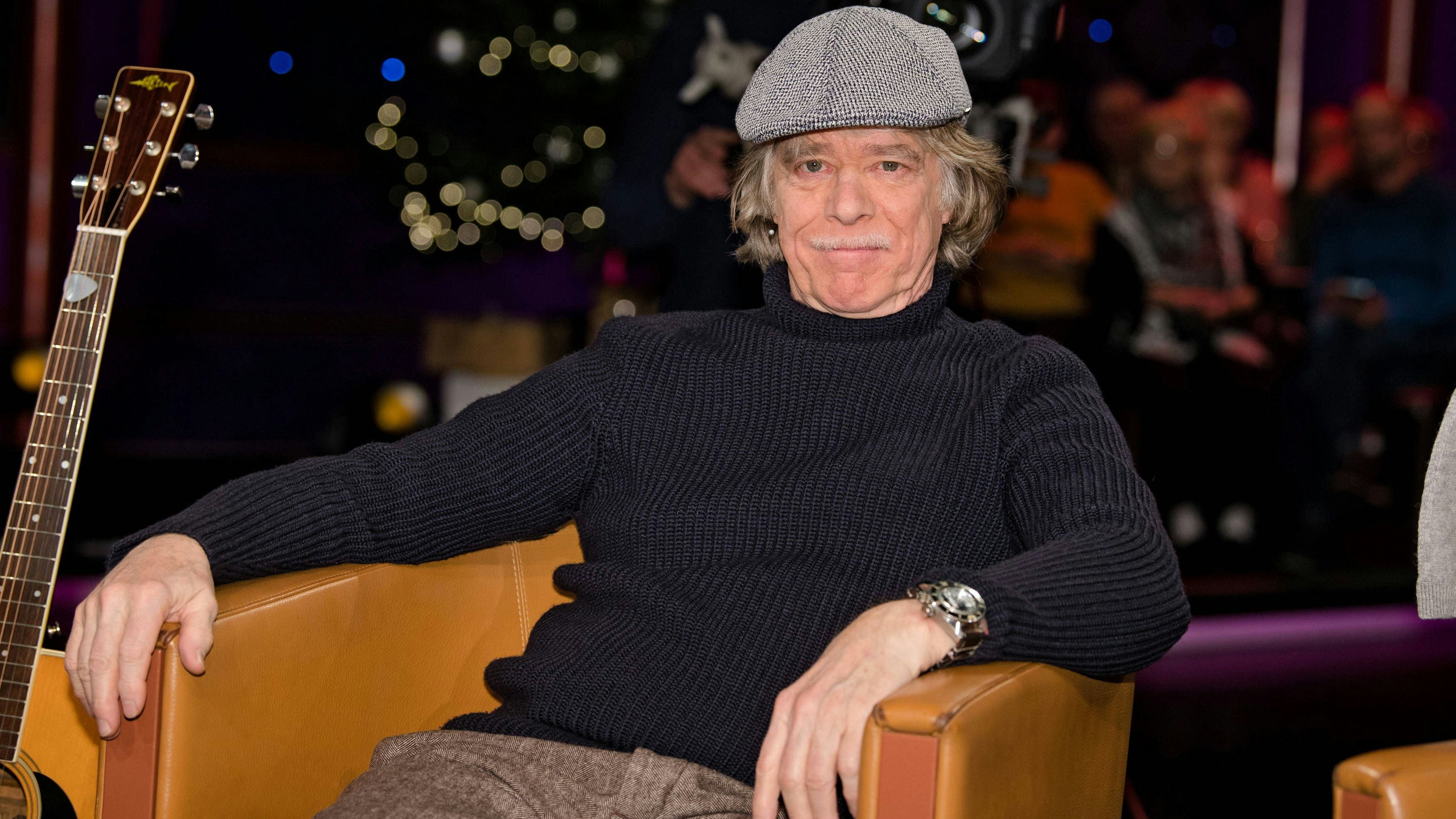 MDR - Riverboat. Entertainer Helge Schneider anläßlich der Aufzeichnung der MDR - Talkshow Riverboat am 04.12.2023 in der Mediacity Leipzig. 20231204ADO0061 *** MDR Riverboat entertainer Helge Schneider on the occasion of the recording of the MDR talk show Riverboat on 04 12 2023 at Mediacity Leipzig 20231204ADO0061