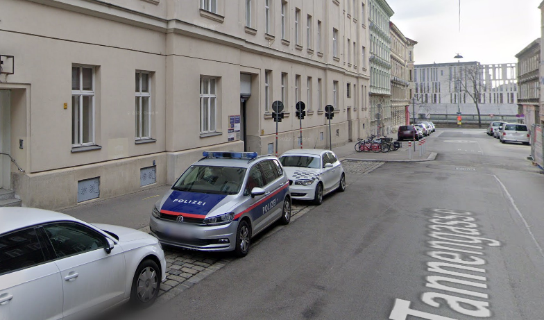 In der Polizeiinspektion Tannengasse (Wien-Rudolfsheim-Fünfhaus) kam es in der Nacht auf Montag zu heftigen Szenen.