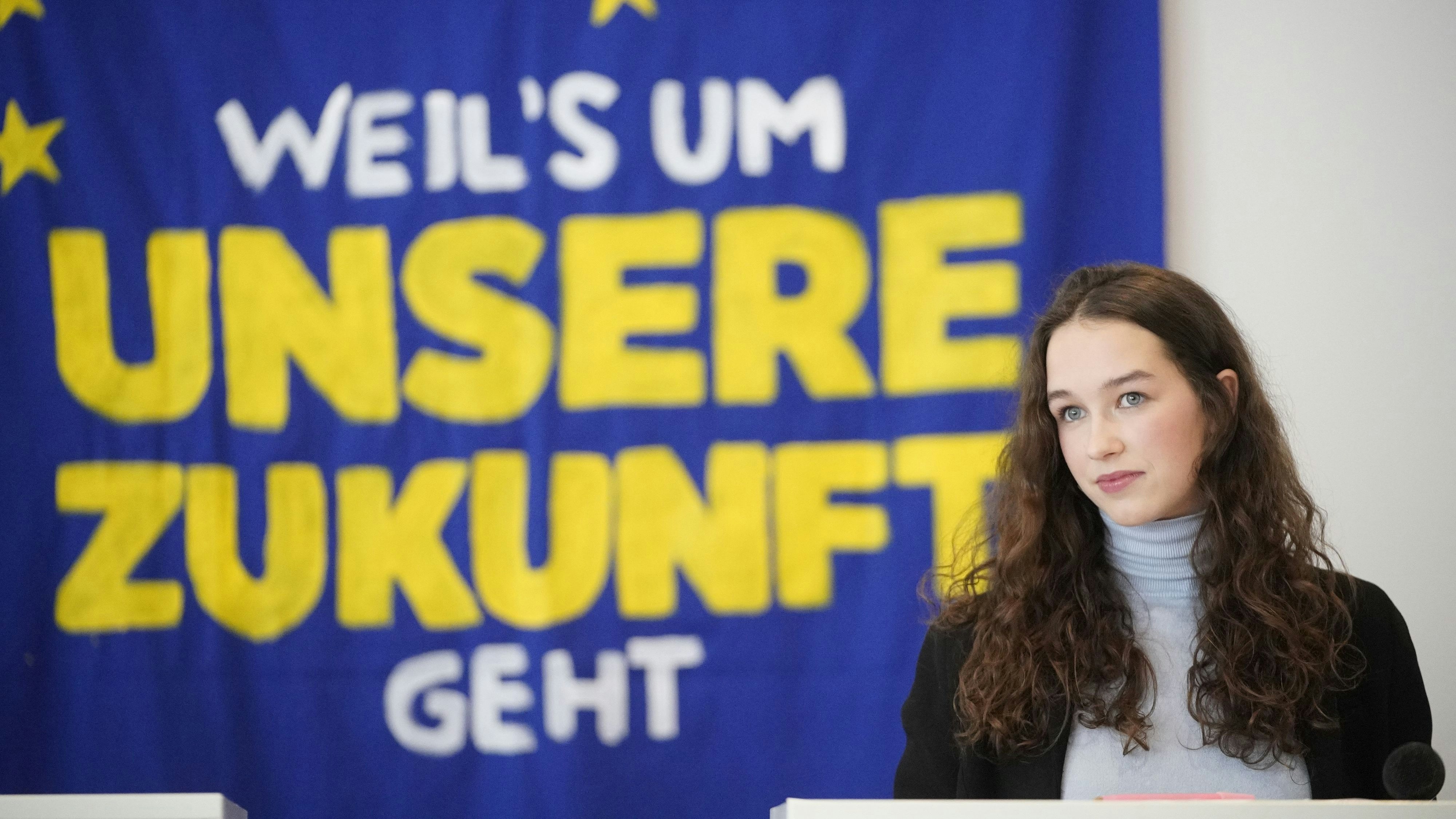 Lena Schilling bewirbt sich um die Spitzenkandidatur zur EU-Wahl.