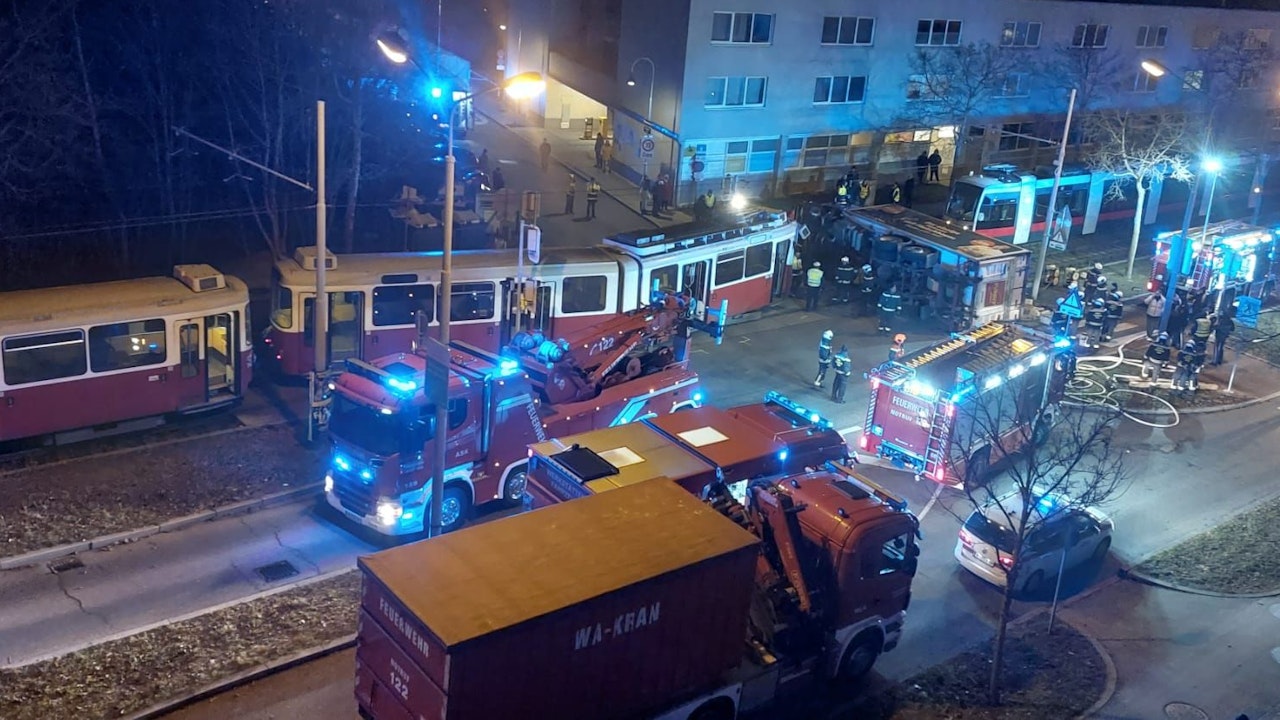 Heute.at - Bim rammt Supermarkt-Lkw in Wien – 5 Personen verletzt