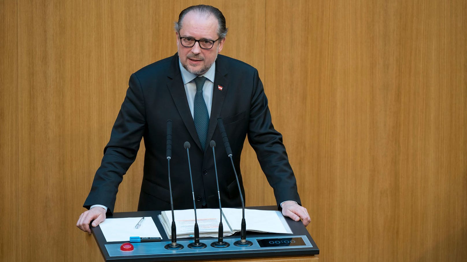 Kanzler Schallenberg "erklärt" jetzt seine Regierung