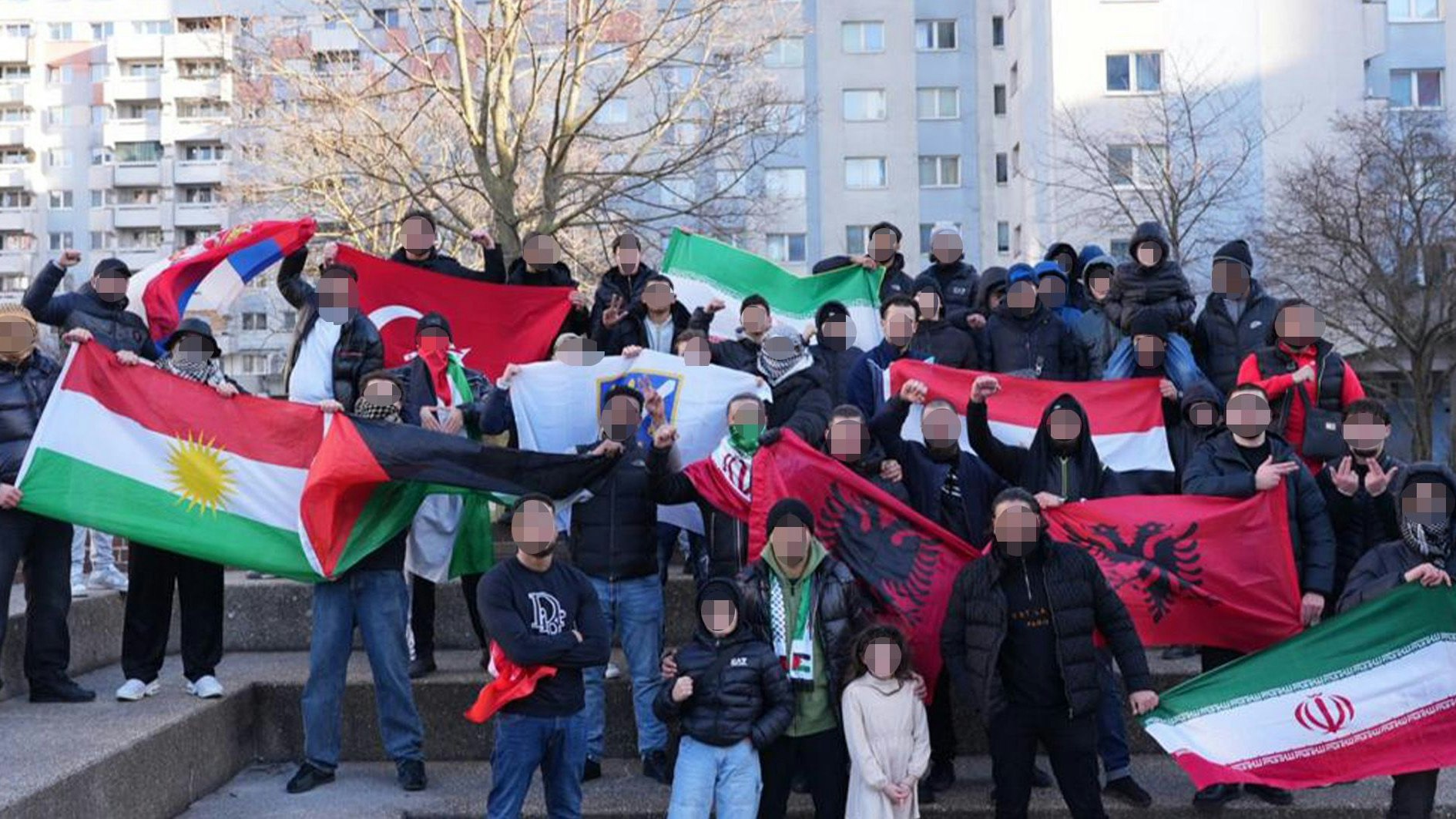 Ein von Jugendlichen organisierter Videodreh lief am Sonntag mehr als schief. Aufgrund mehrerer Beschwerden rückte in Wien-Floridsdorf die WEGA aus.