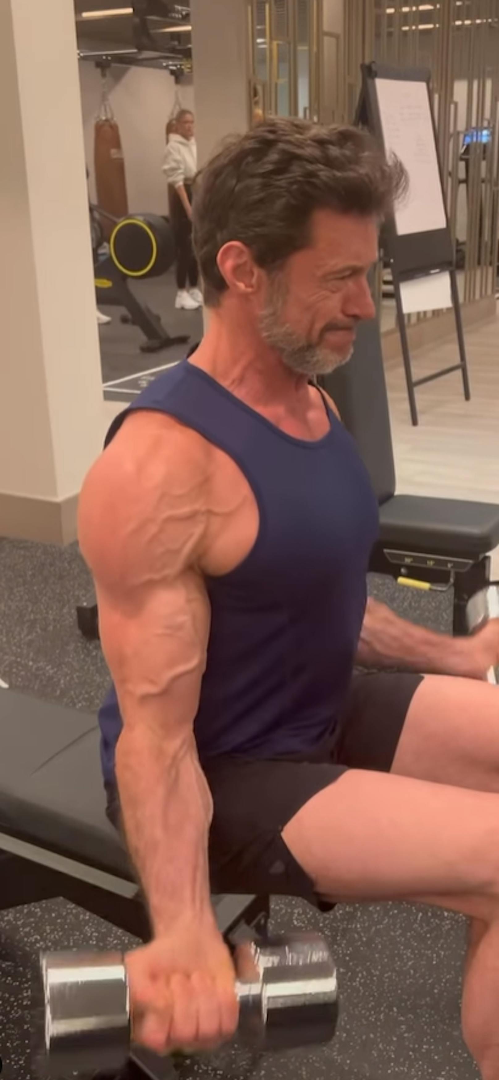 Hugh Jackman arbeitet im Gym fleißig daran, für "Deadpool 3" wieder zu "Wolverine" zu werden.