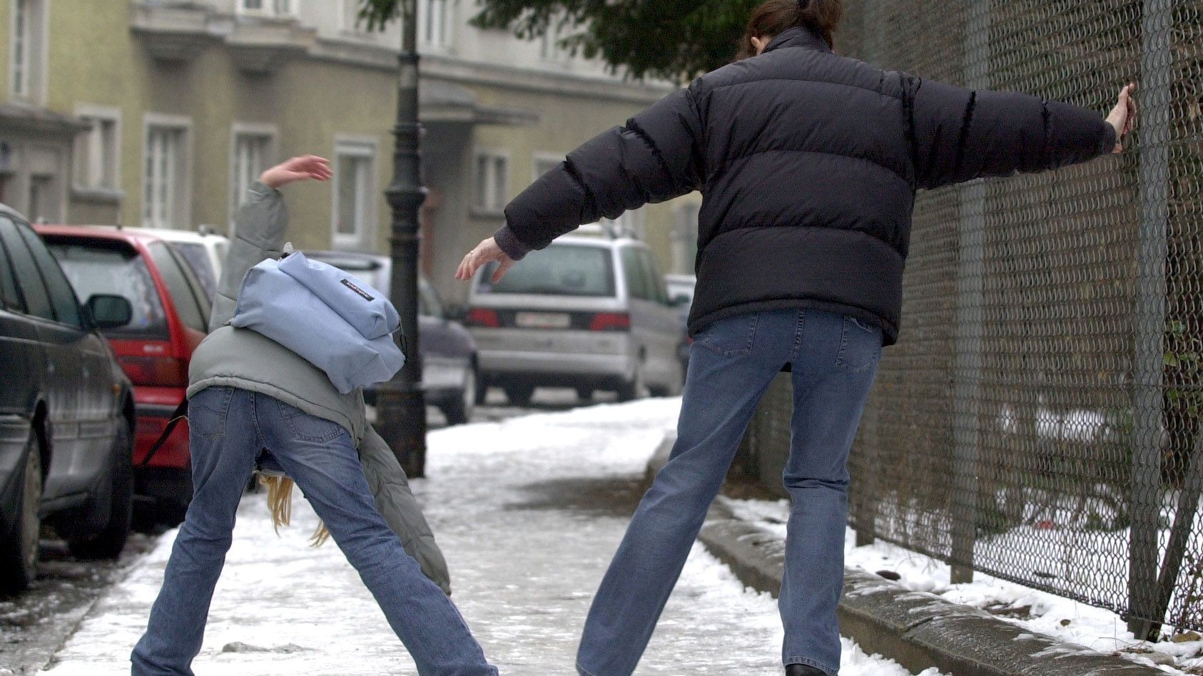 Auf Österreichs Straßen herrscht erhöhte Glatteisgefahr.