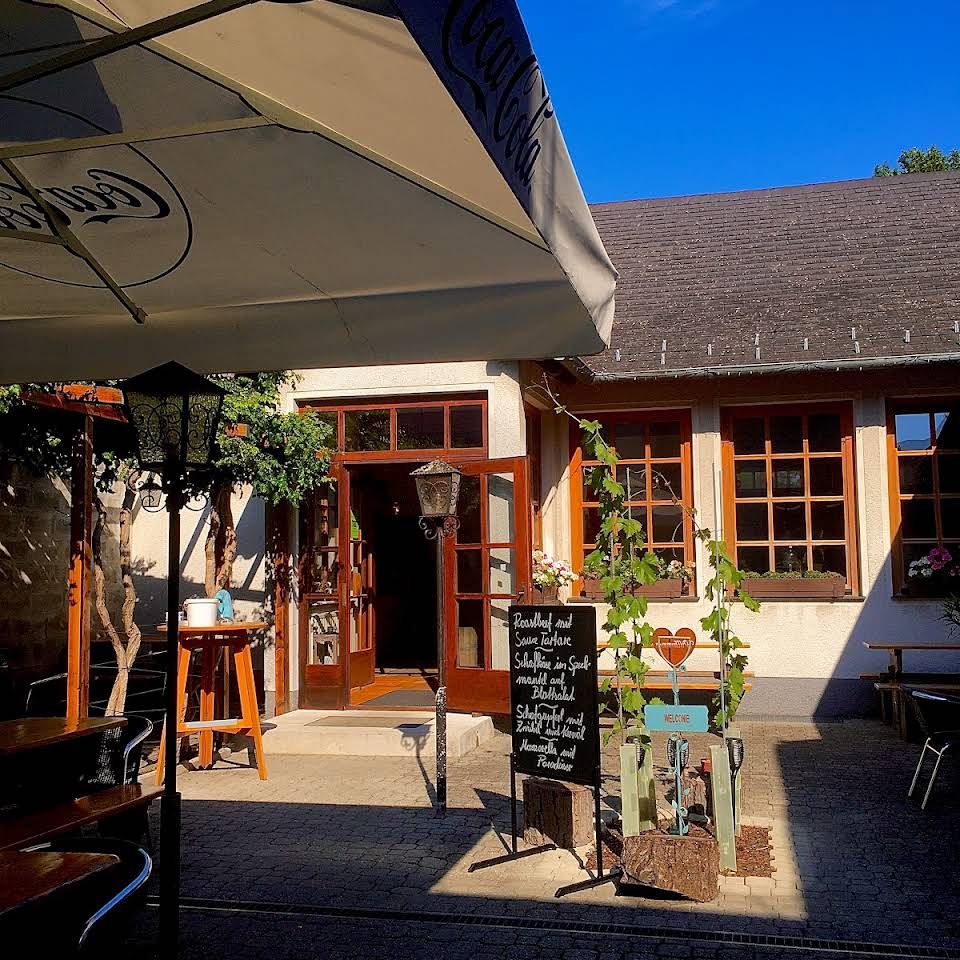 Einladend, modern, aber dennoch urig: Der Heurige Wastl