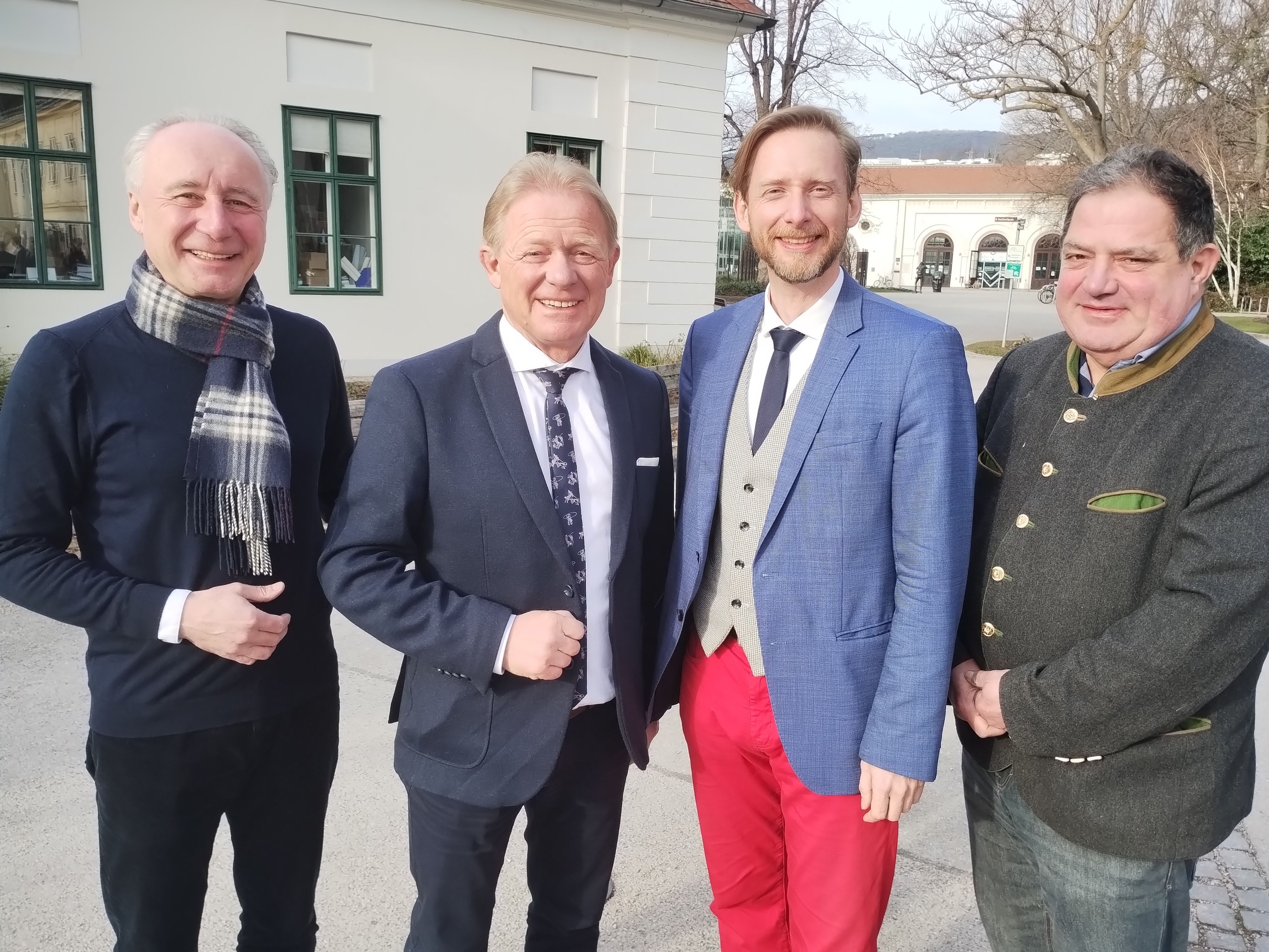 Stadtparteiobmann René Hansy, Peter Gerstner, GR Gottfried Forsthuber und GR Peter Doppler (FP) v.l.).
