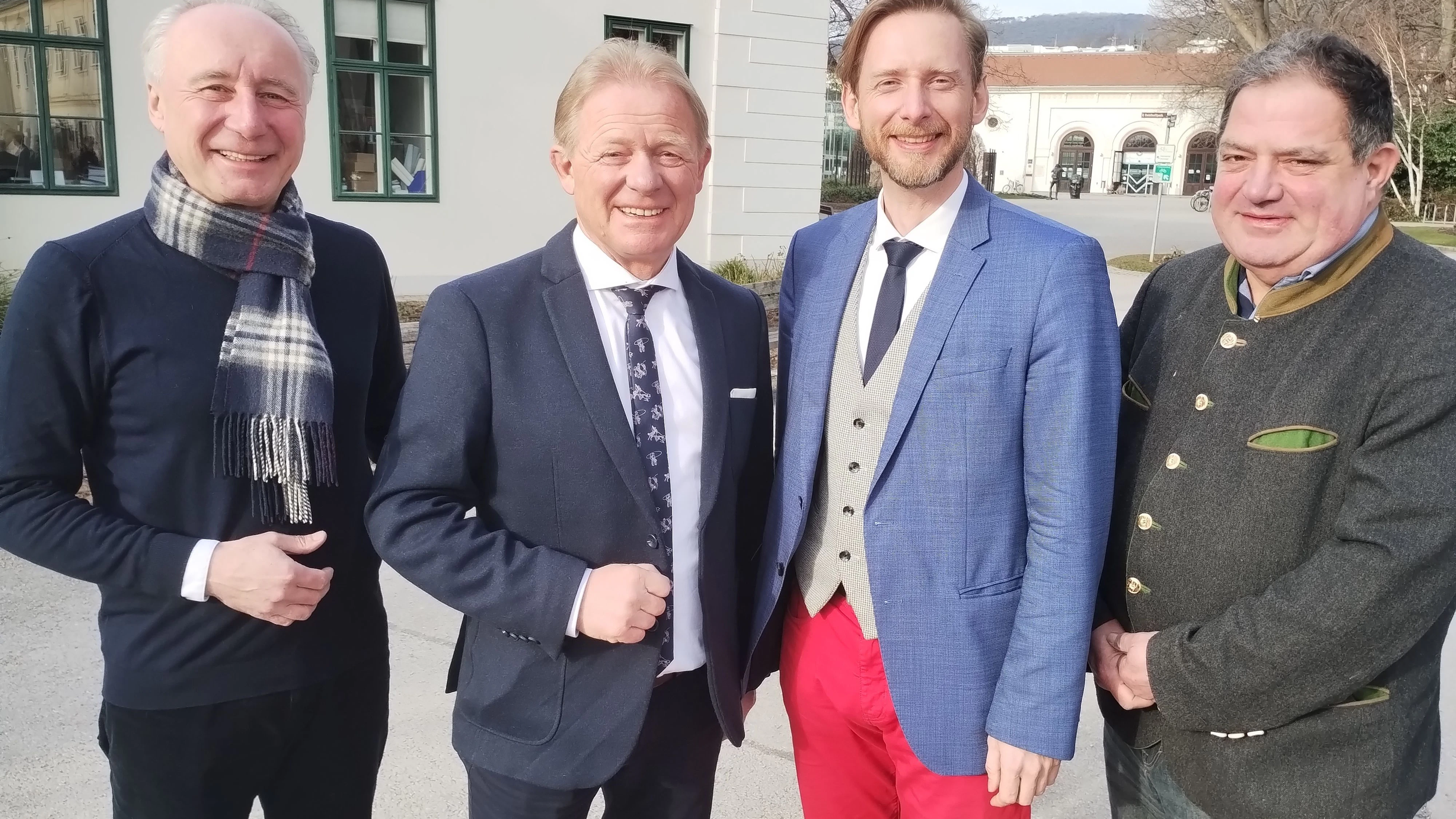 Ex-VP-Mann Gottfried Forsthuber (2. v. re.) wechselt zu den Blauen