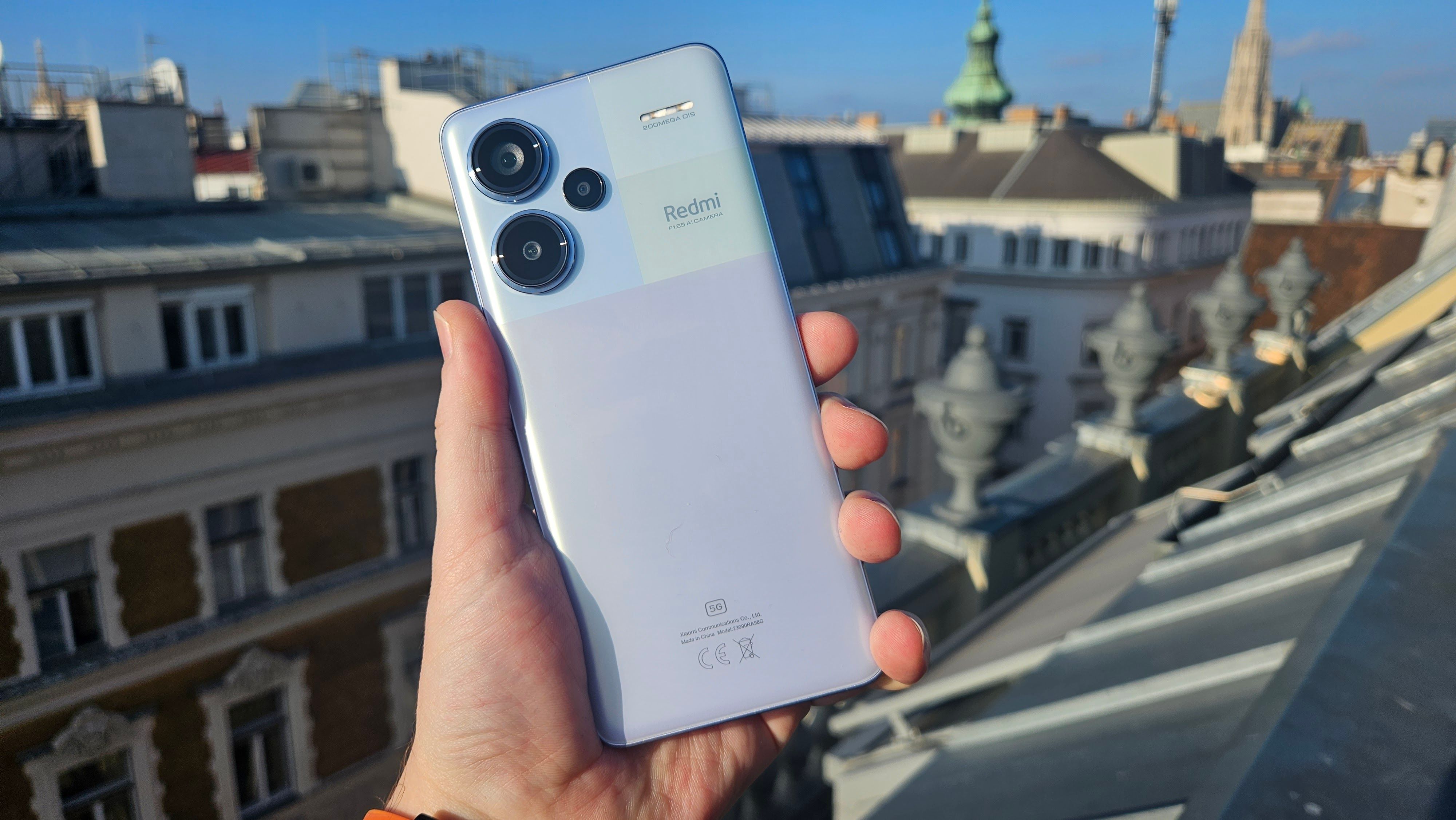 Ausstattung, Verarbeitung und Optik des Redmi Note 13 Pro+ 5G sind so stark, dass es ein unglaublich günstiger Hit ist.