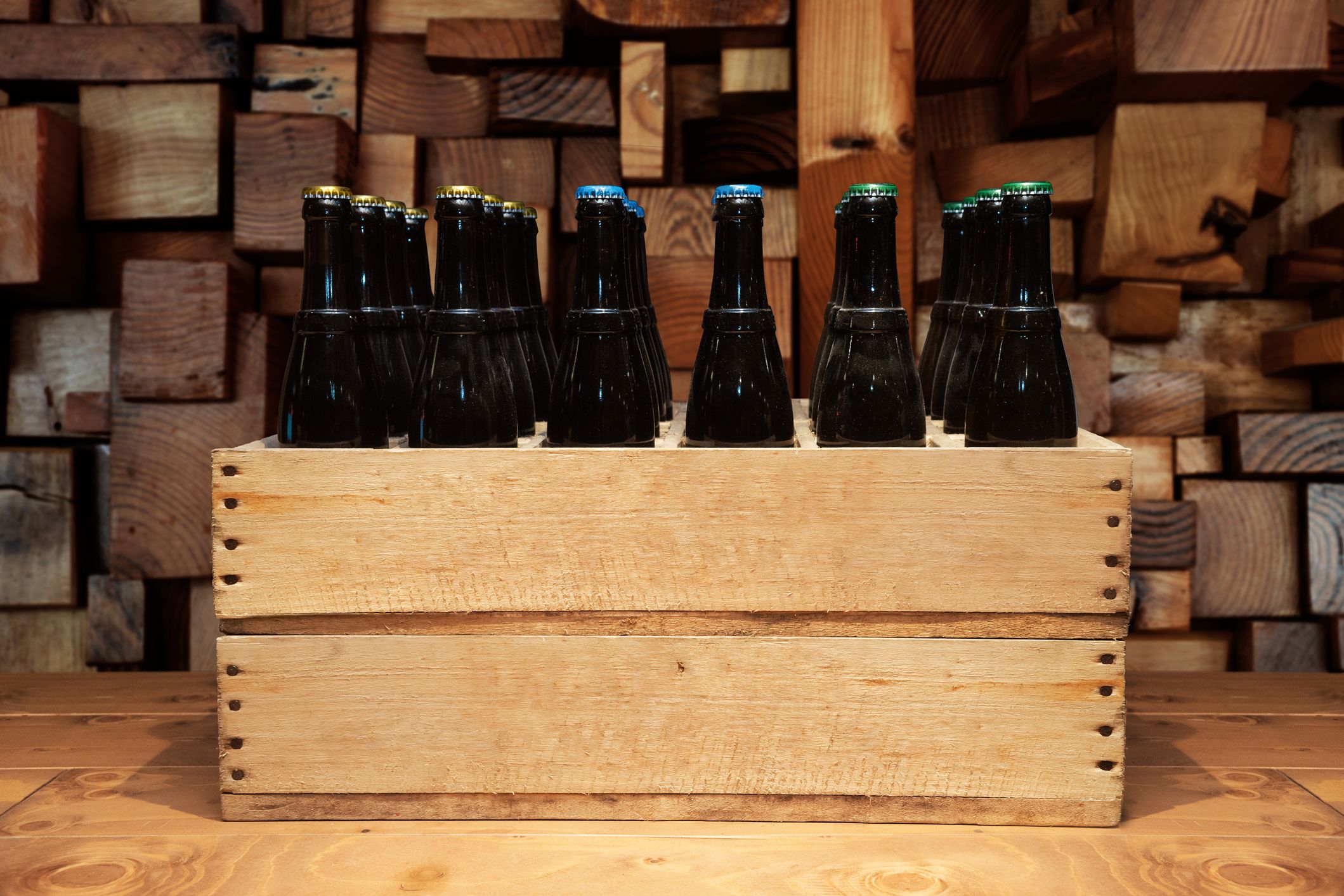 Die Diebe stahlen mehrere Bierflaschen.