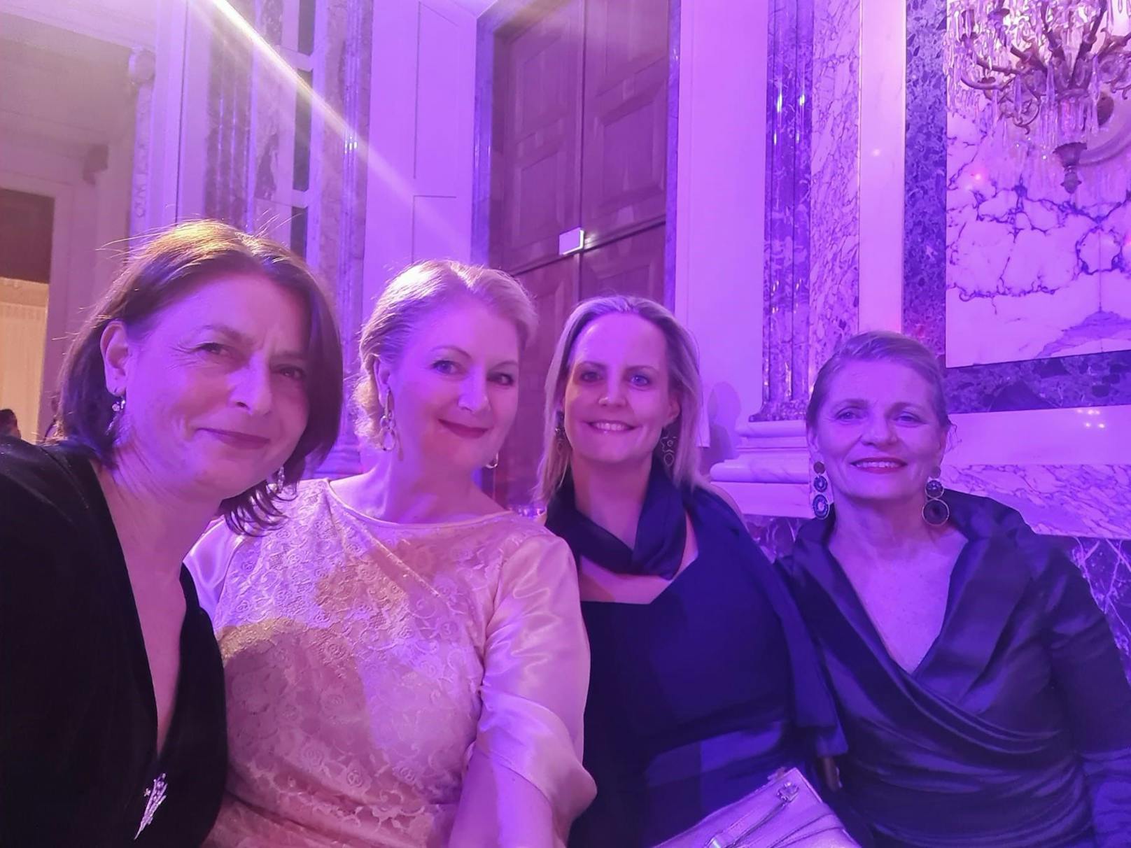 Alexandra Kaszay (Hofburg Wien), Lisa Fuchs (Barmherzige Brüder), Manuela Kirchebner-Wieland,  Präsidentin Ulrike Mursch-Edlmayr (Öst. Apothekerkammer)