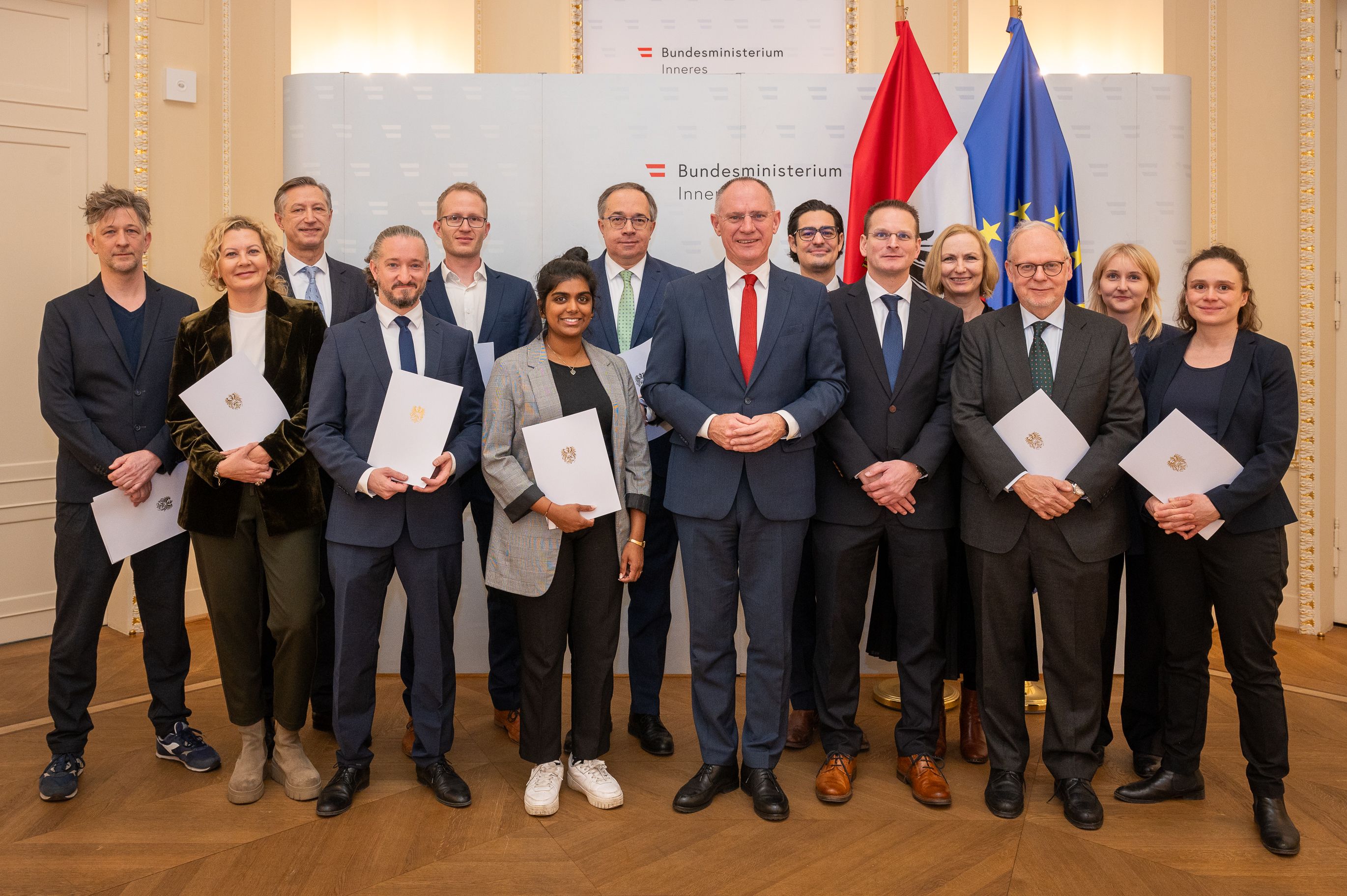 Die Mitglieder der neuen Ermittlungsstelle. 