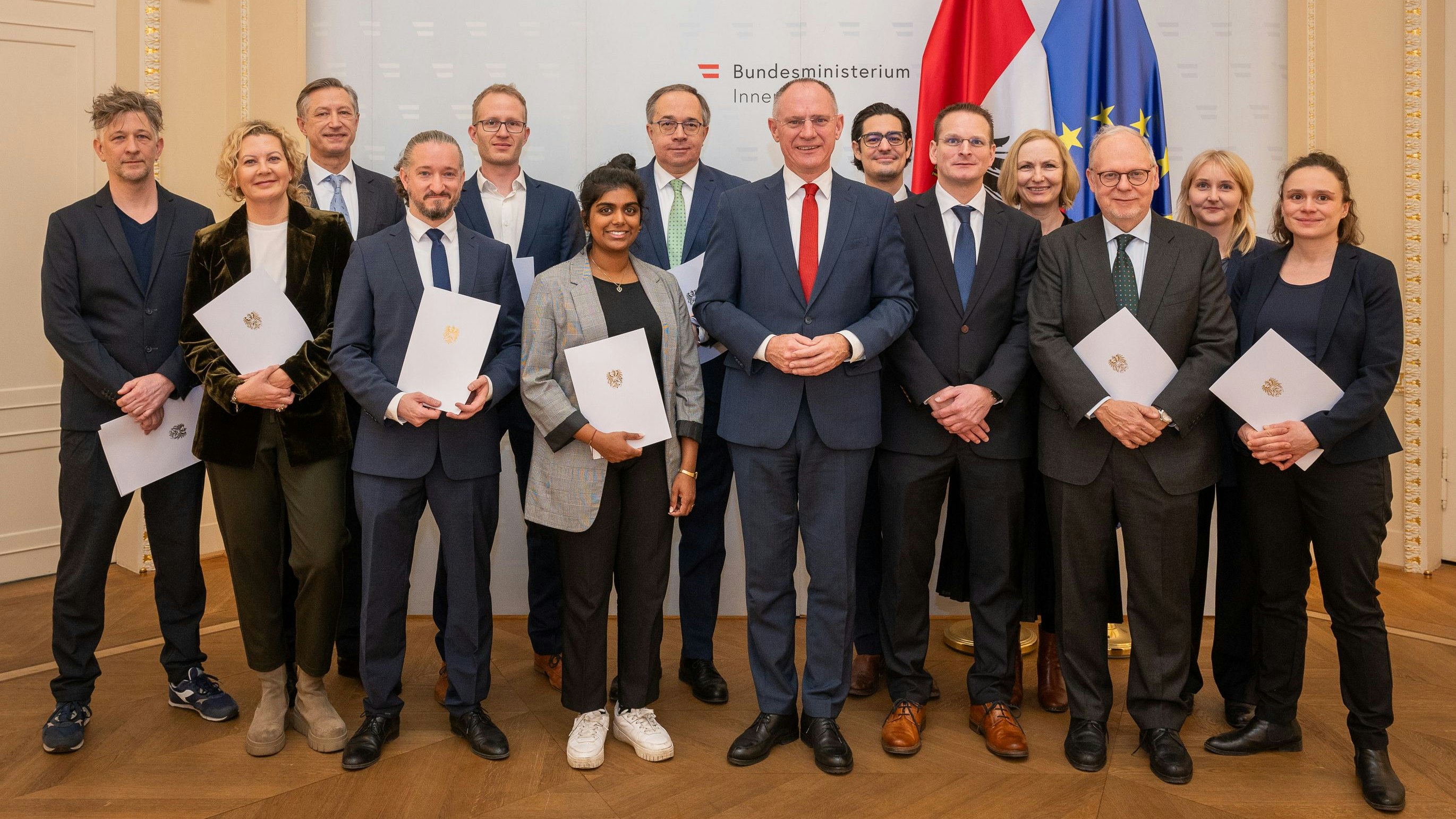 Die Mitglieder der neuen Ermittlungsstelle. 