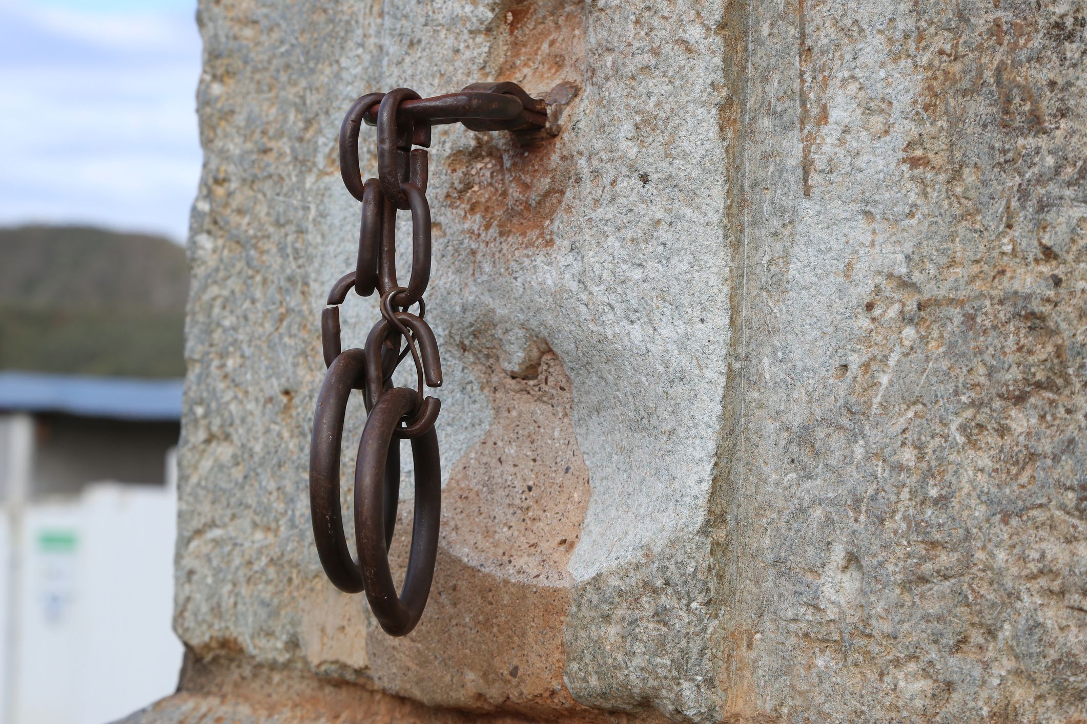 In Deutschland wurde ein Bauer dafür verurteilt, dass er über mehrere Wochen hinweg einen Rumänen als Sklave hielt. (Symbolbild)