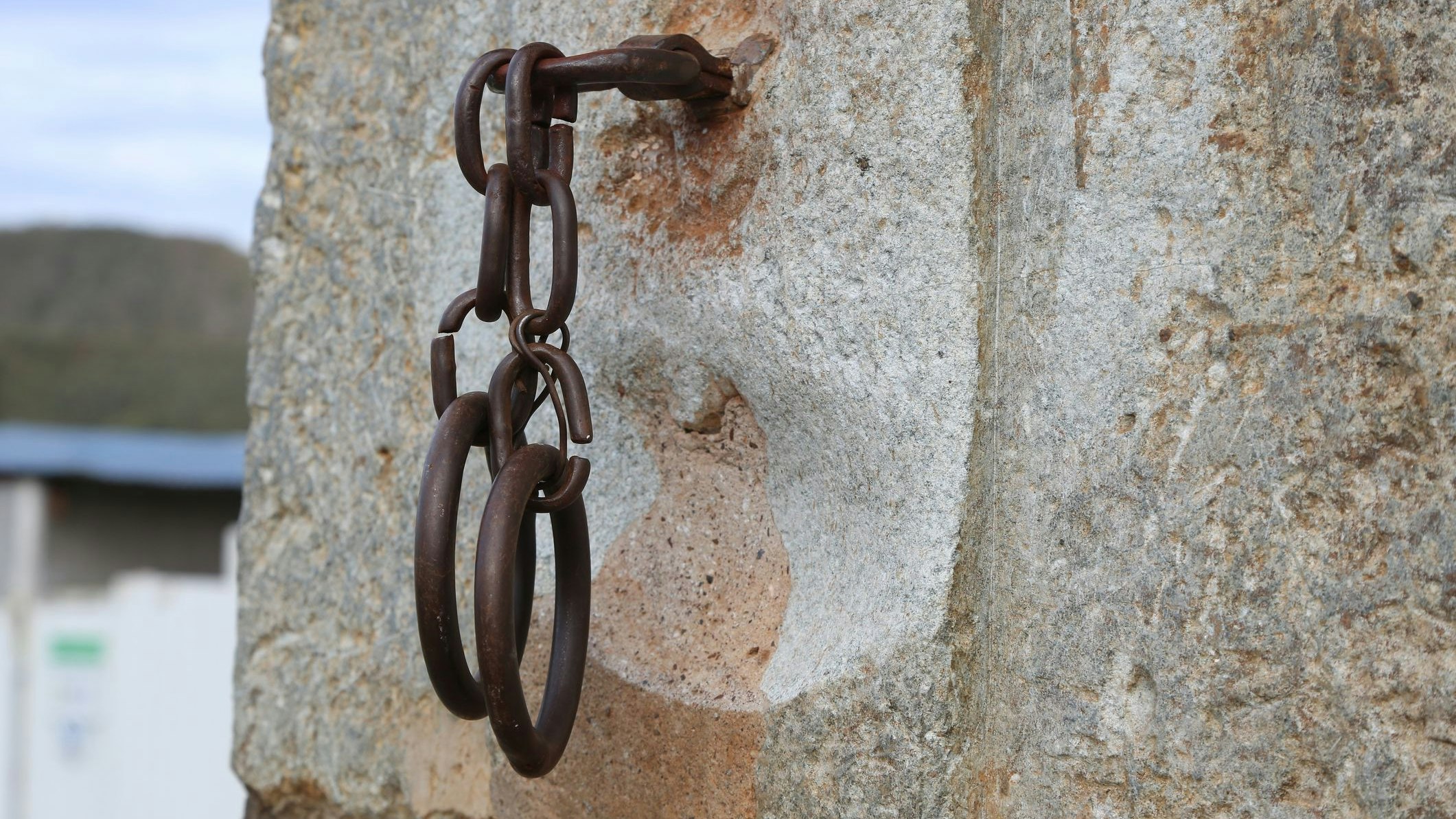 In Deutschland wurde ein Bauer dafür verurteilt, dass er über mehrere Wochen hinweg einen Rumänen als Sklave hielt. (Symbolbild)