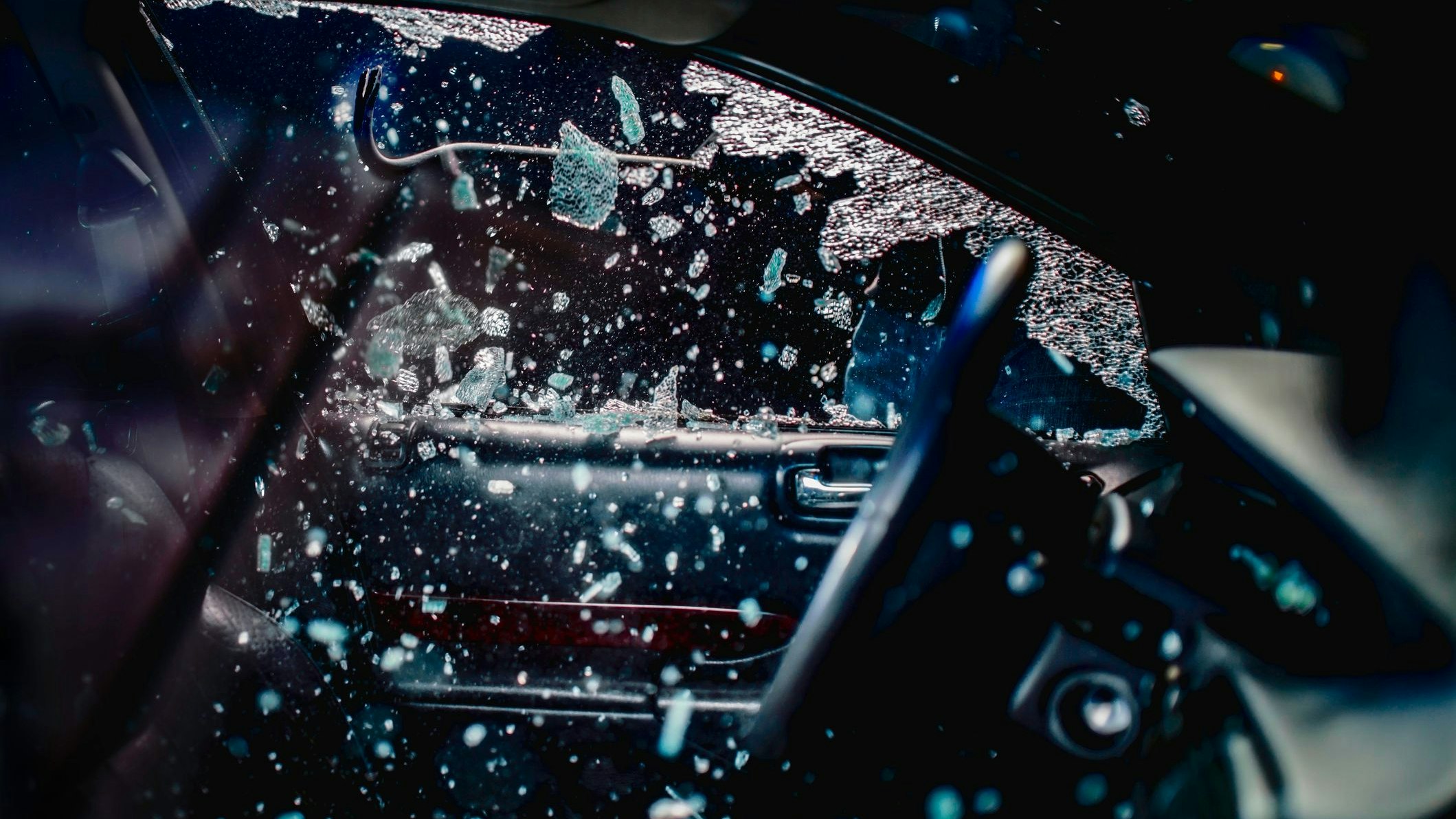 In das Auto der beiden Männer wurde eingebrochen.